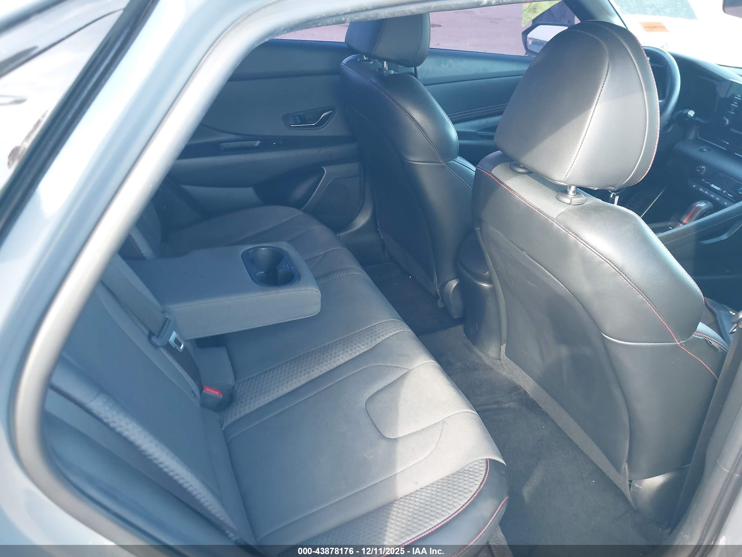 HYUNDAI ELANTRA image 8