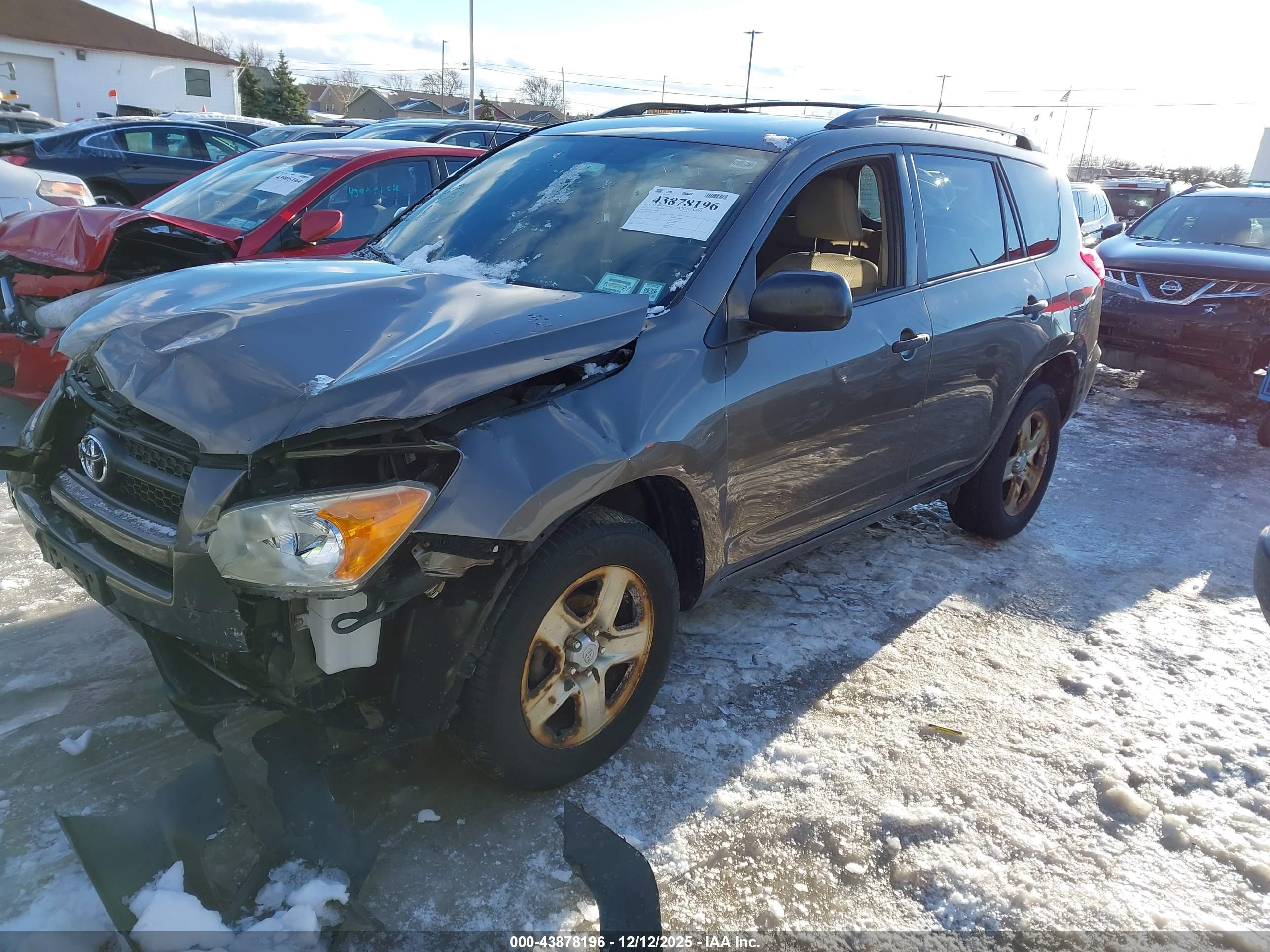 TOYOTA RAV4 image 2