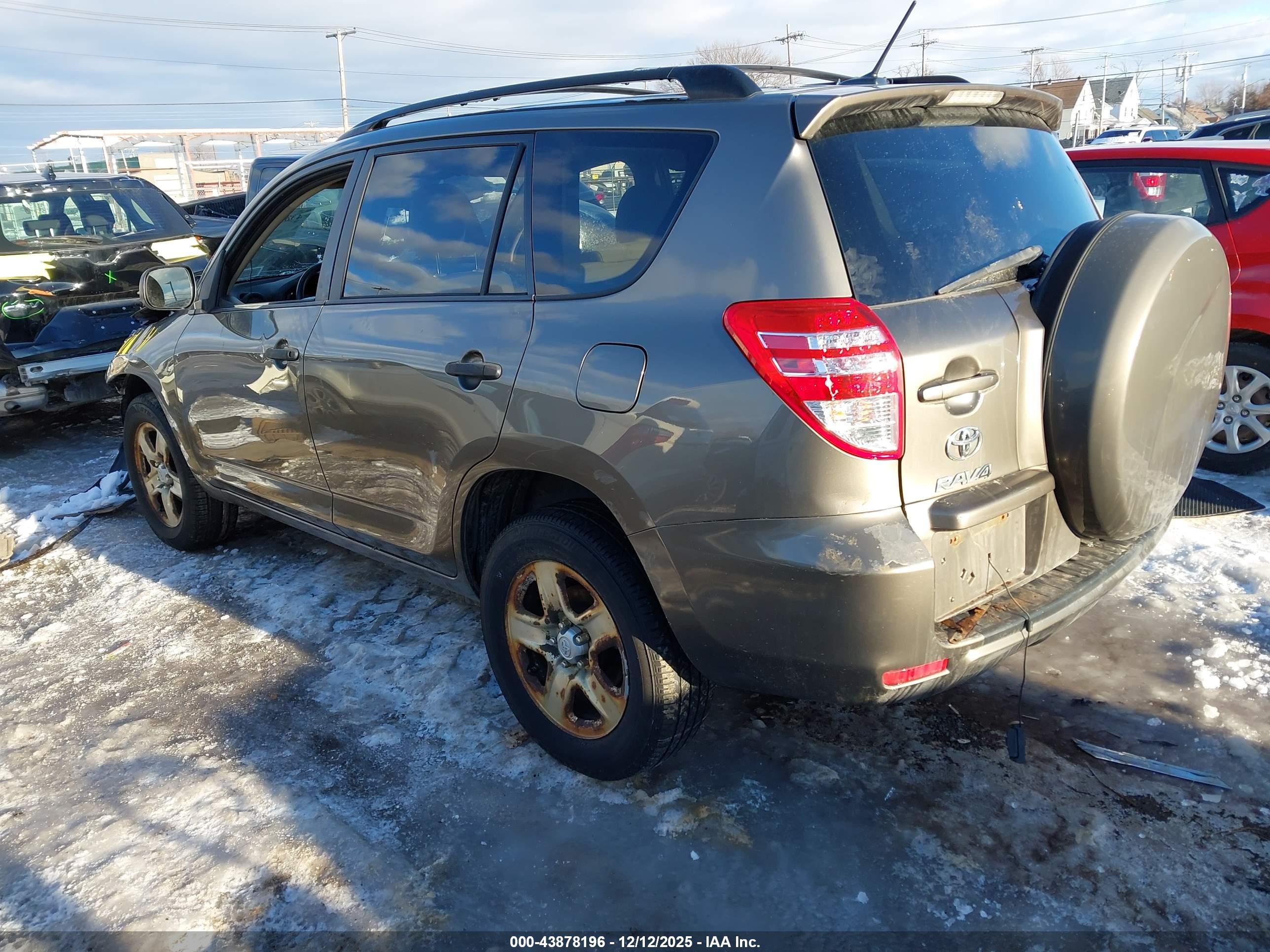 TOYOTA RAV4 image 3