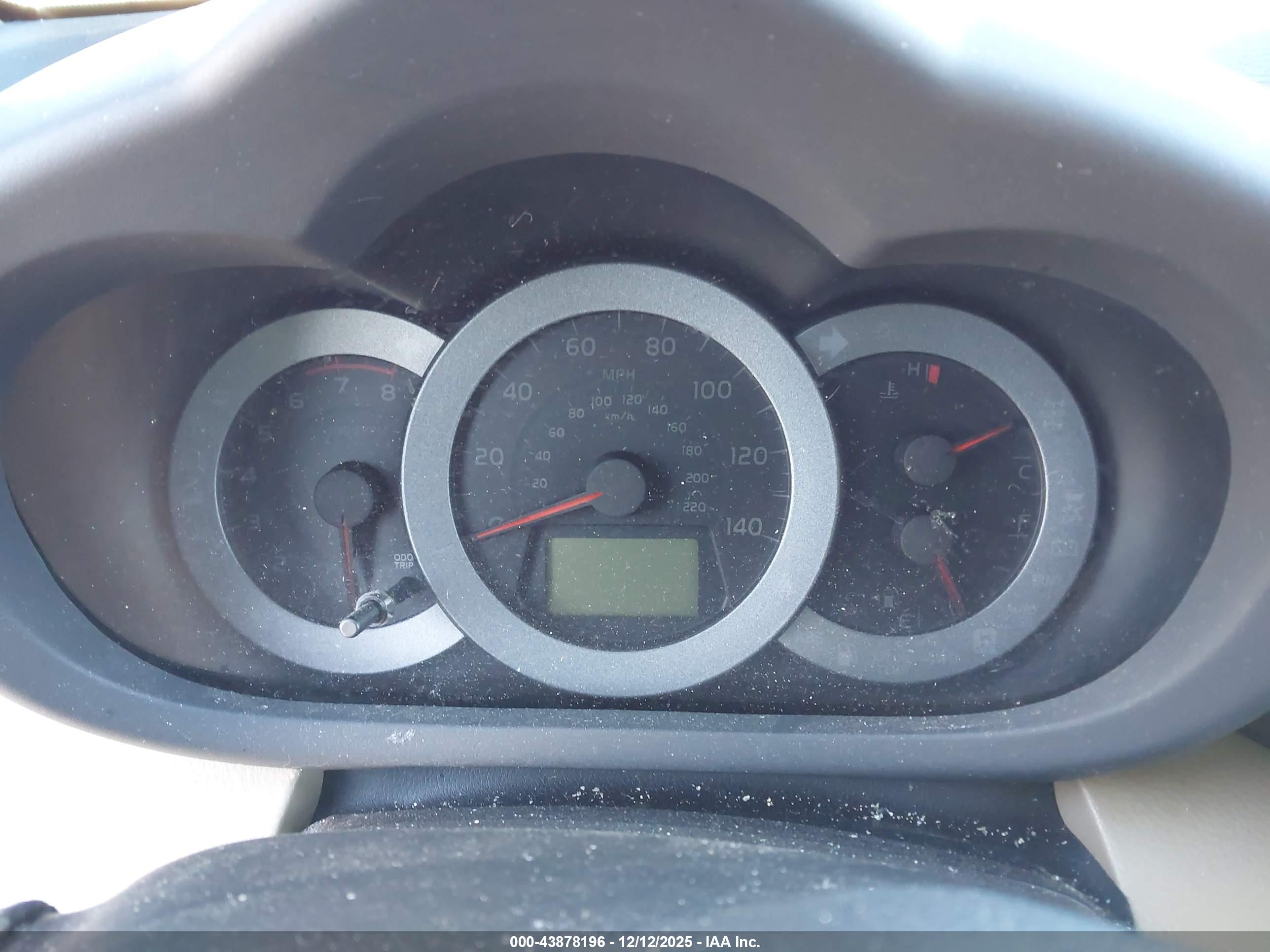 TOYOTA RAV4 image 7