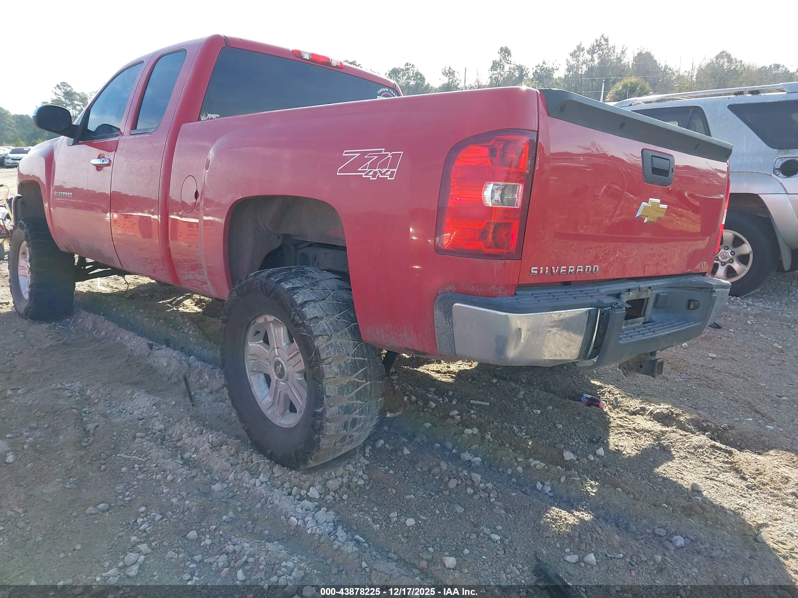 CHEVROLET SILVERADO image 3