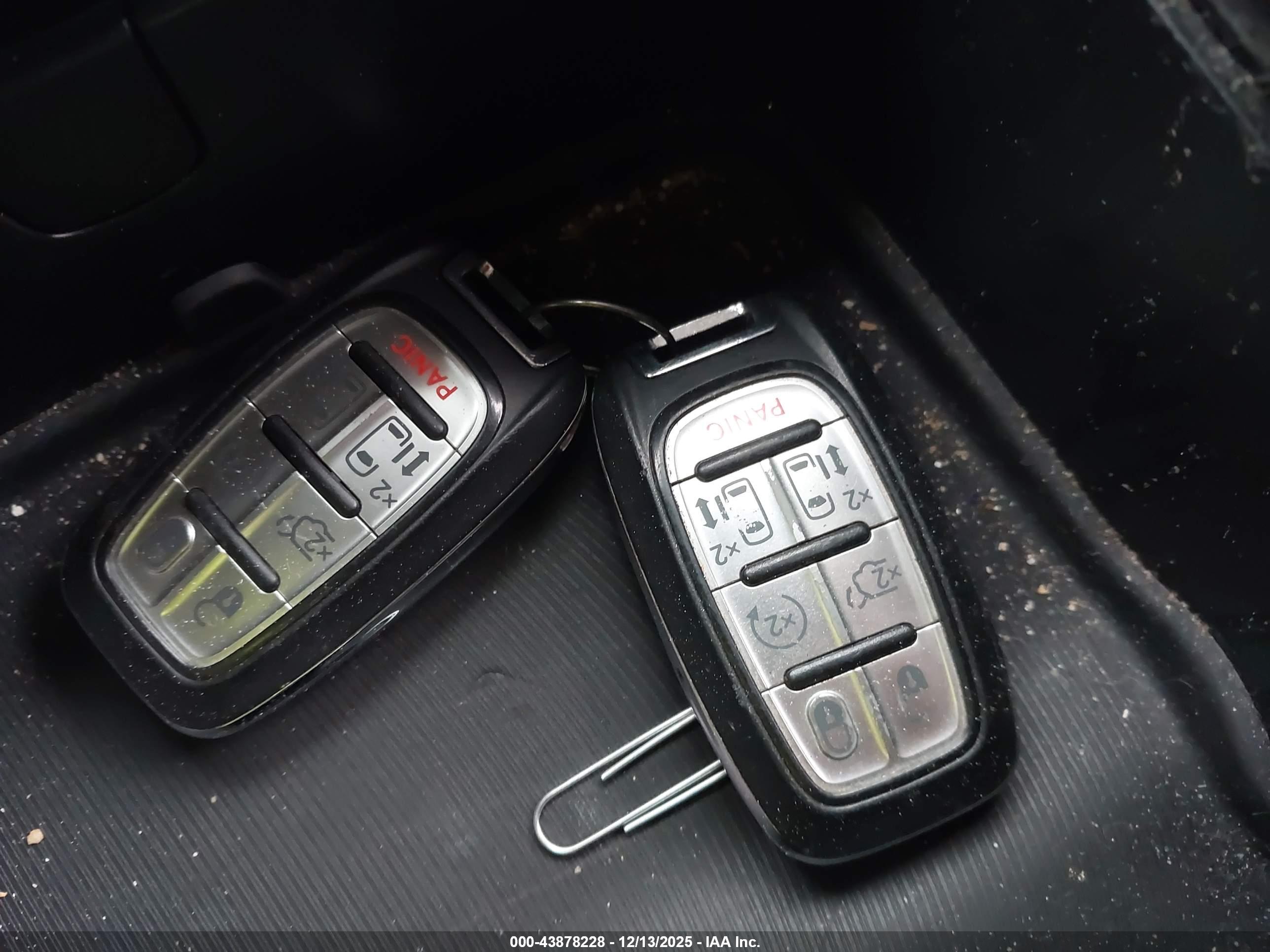 CHRYSLER PACIFICA image 11