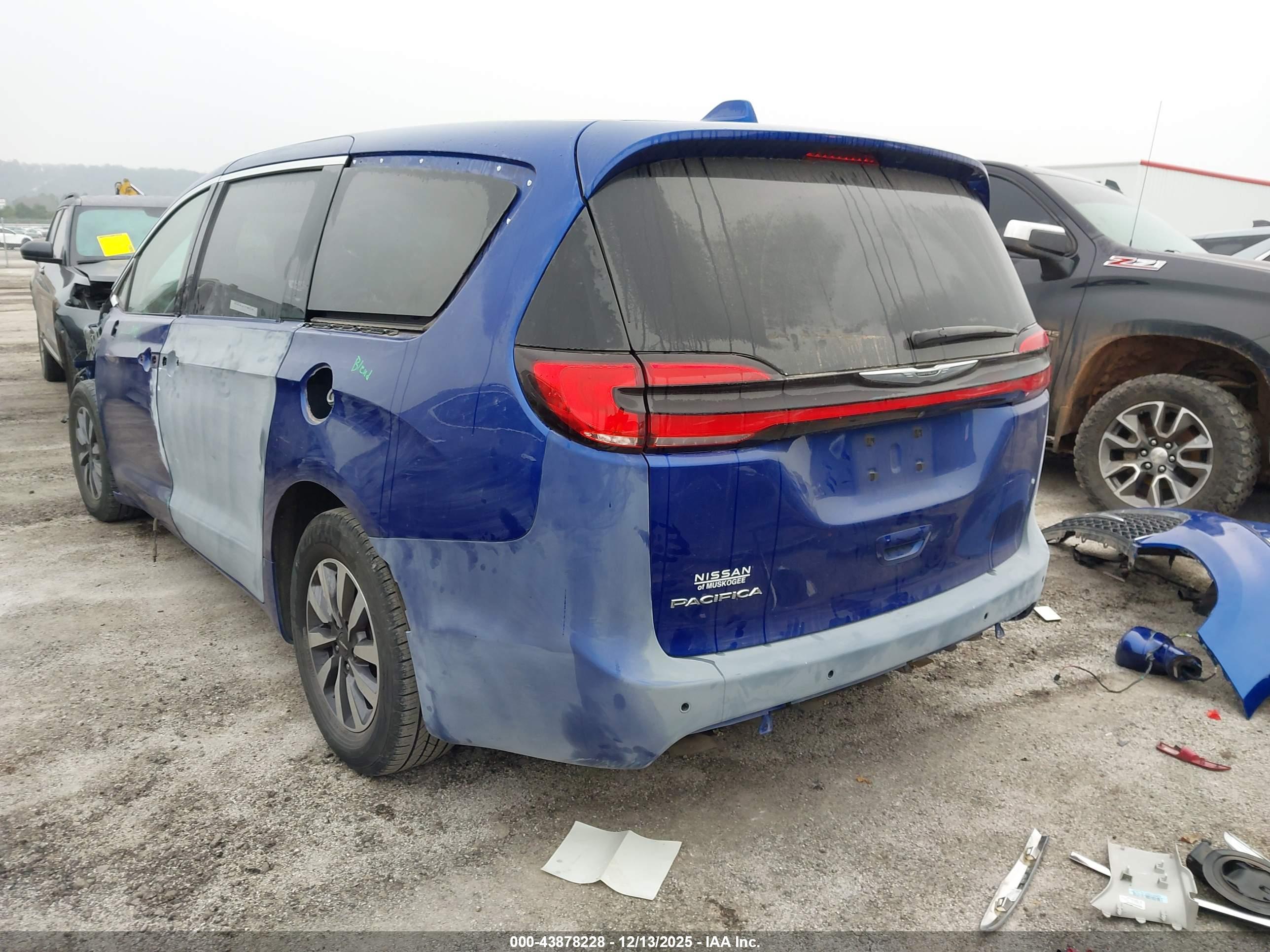CHRYSLER PACIFICA image 3
