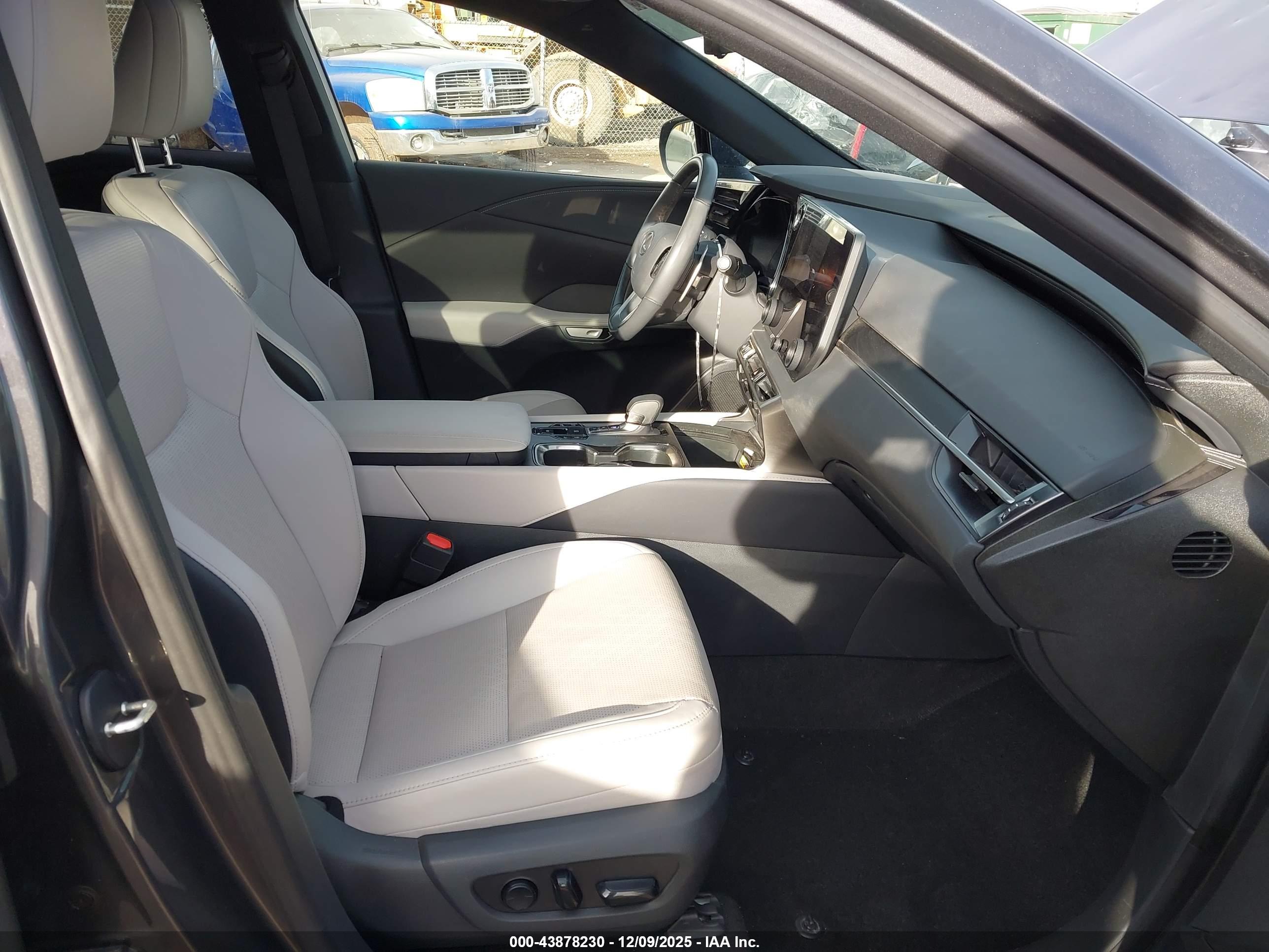 LEXUS RX image 5
