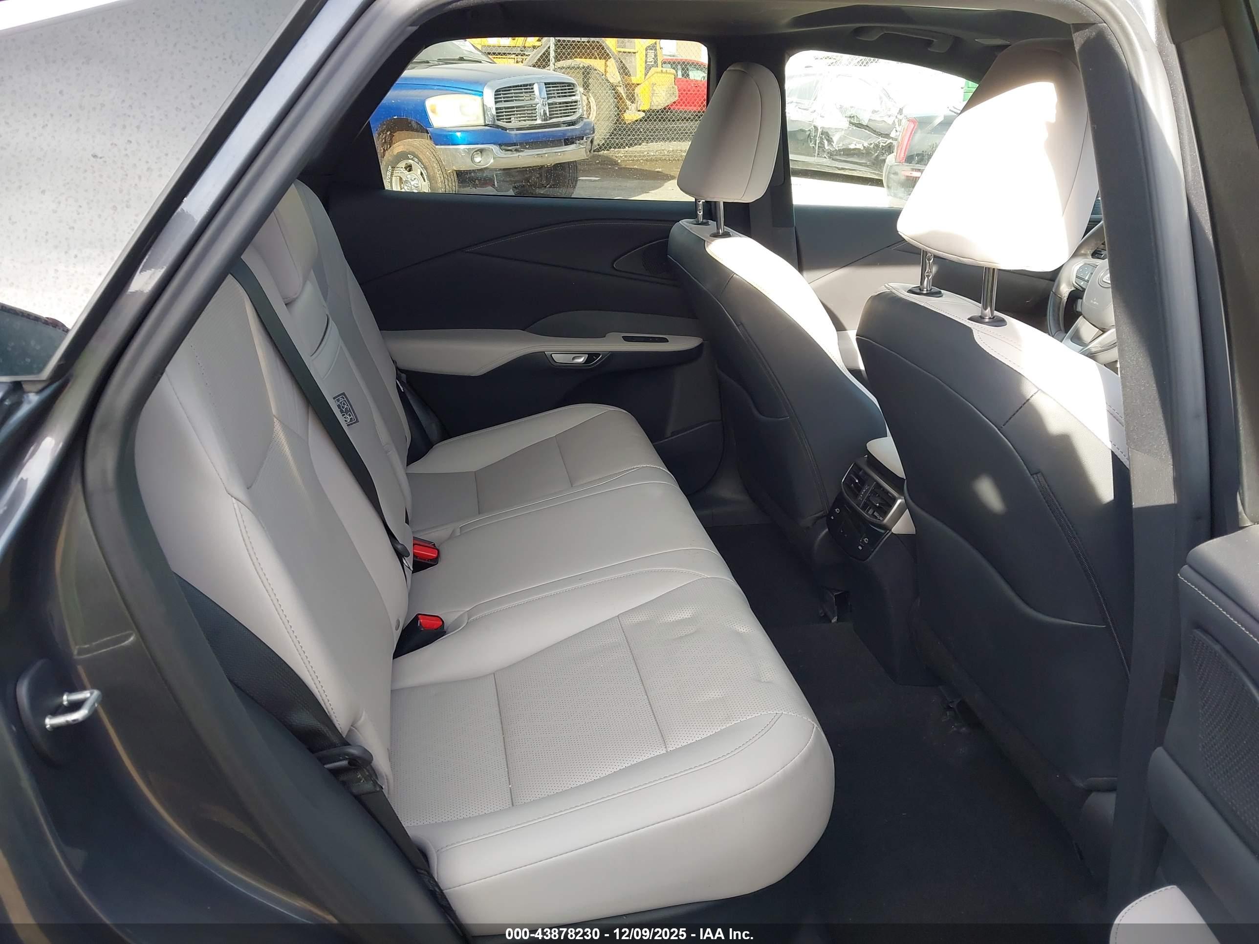 LEXUS RX image 8