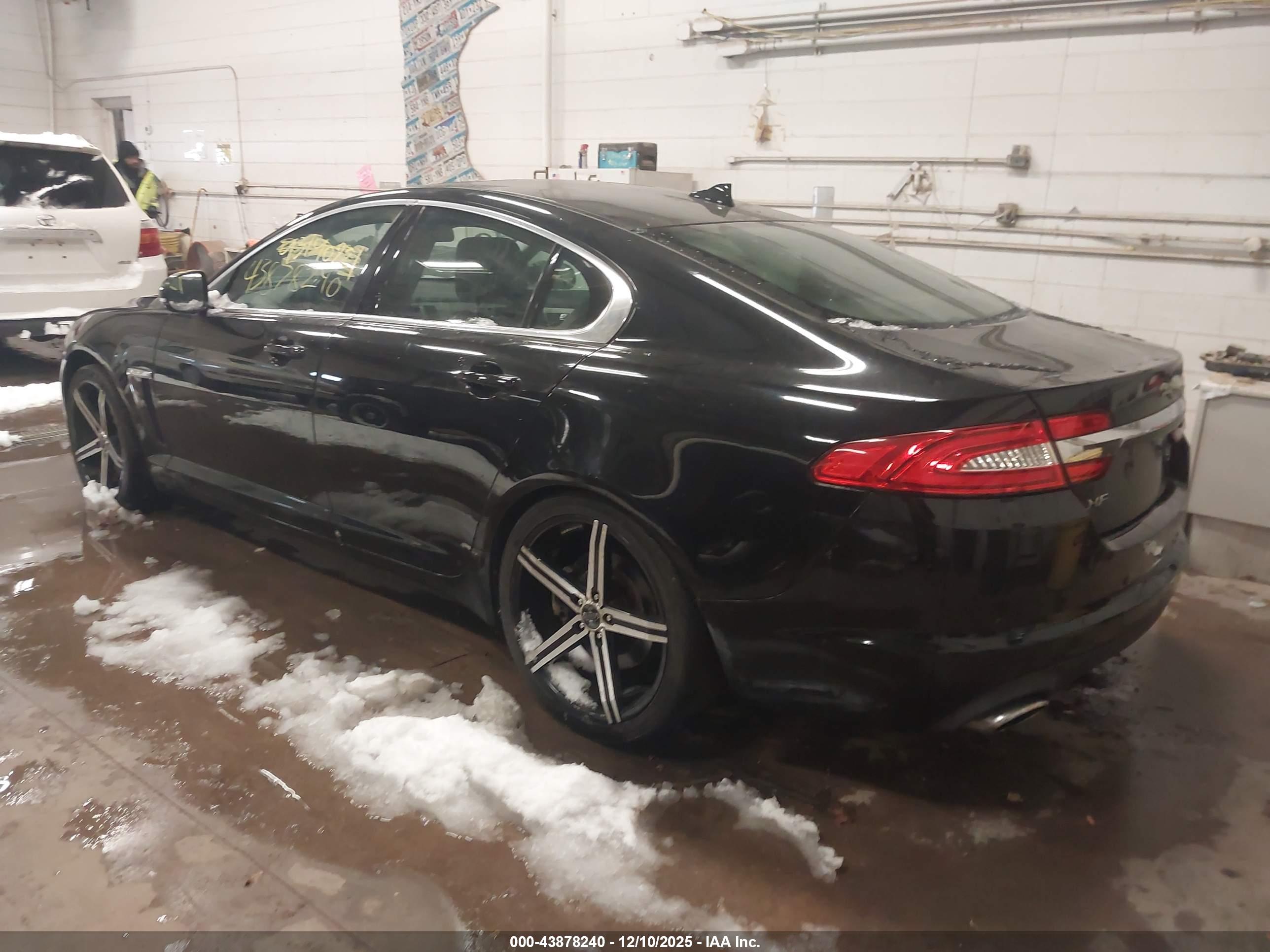 JAGUAR XF image 3