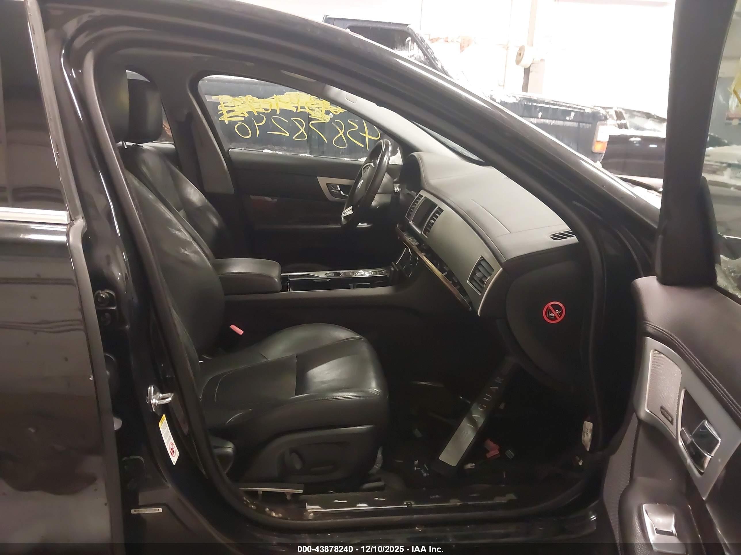 JAGUAR XF image 5