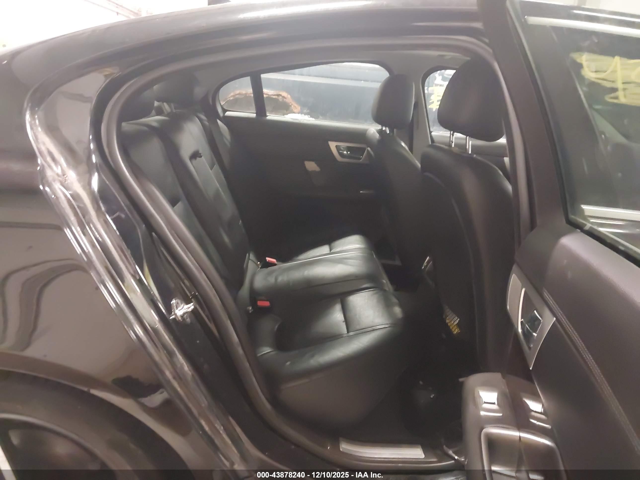 JAGUAR XF image 8