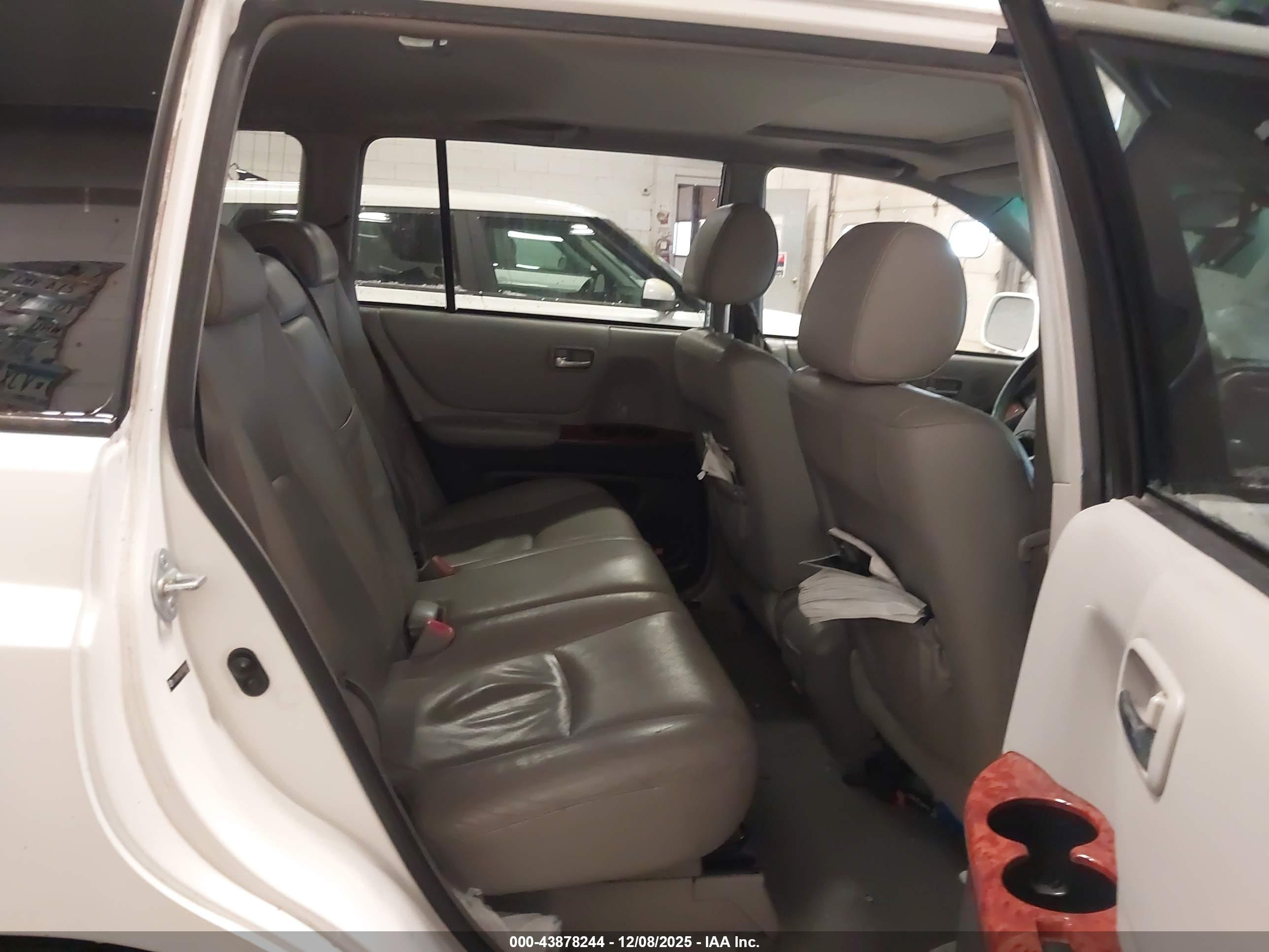 TOYOTA HIGHLANDER image 8