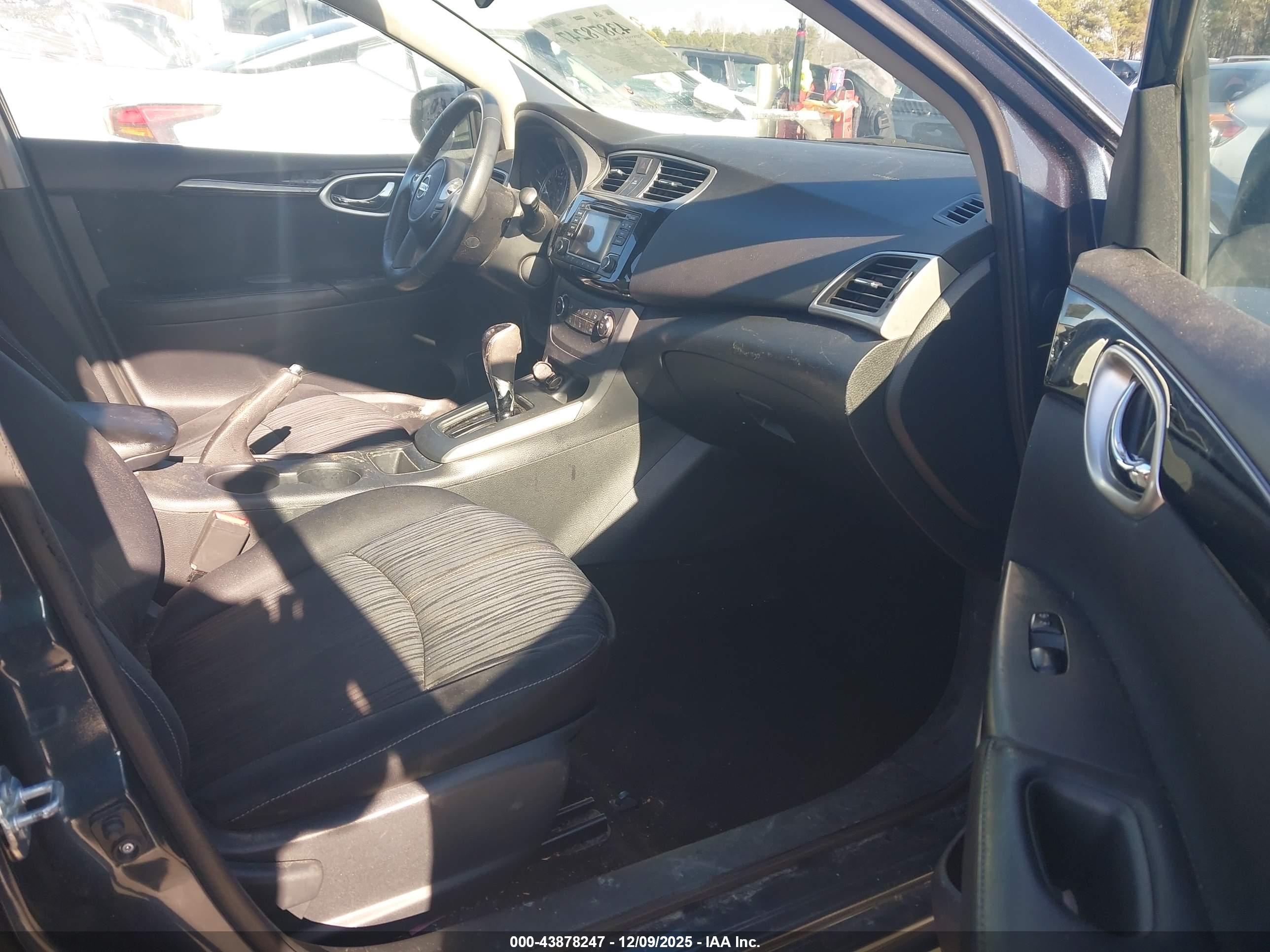 NISSAN SENTRA image 5