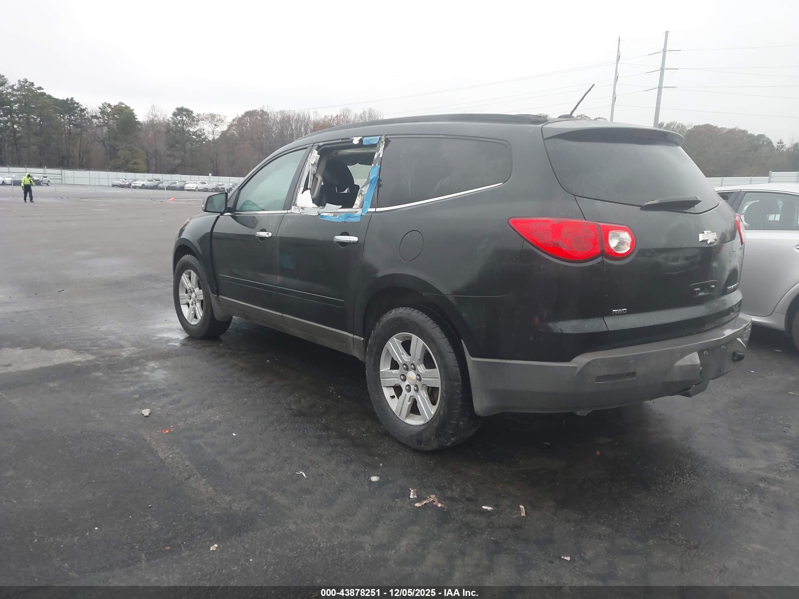 CHEVROLET TRAVERSE image 3