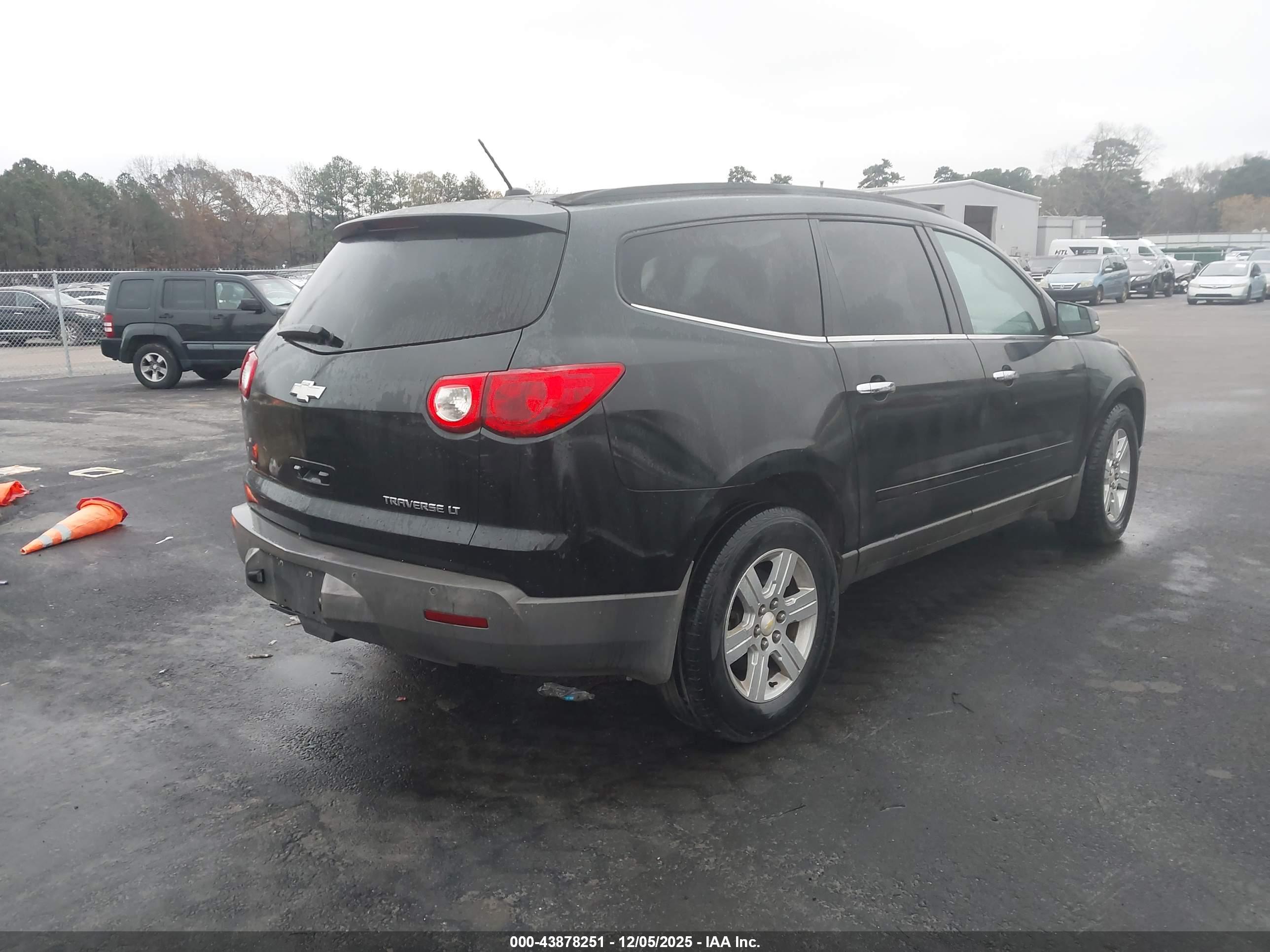 CHEVROLET TRAVERSE image 4