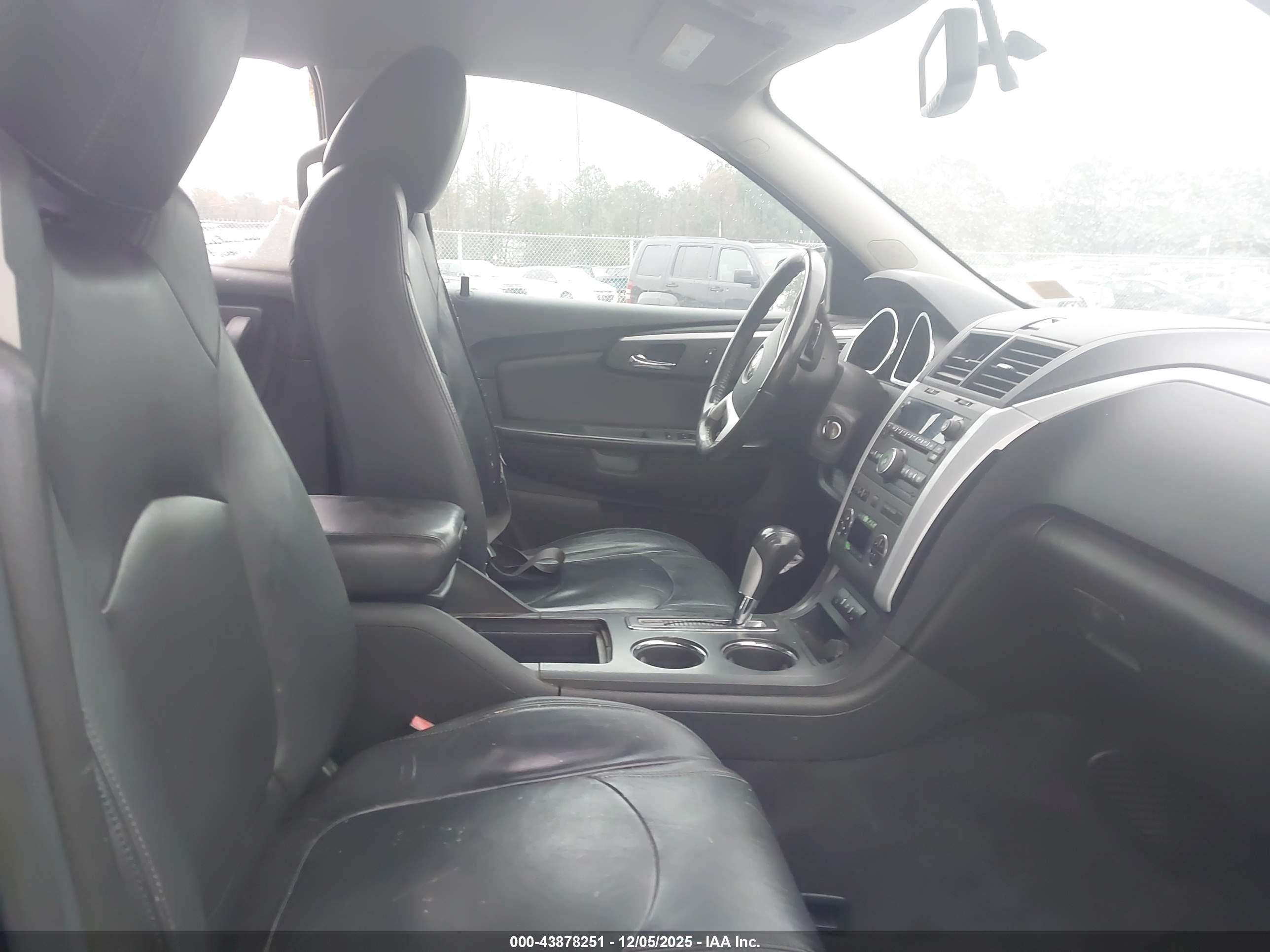 CHEVROLET TRAVERSE image 5