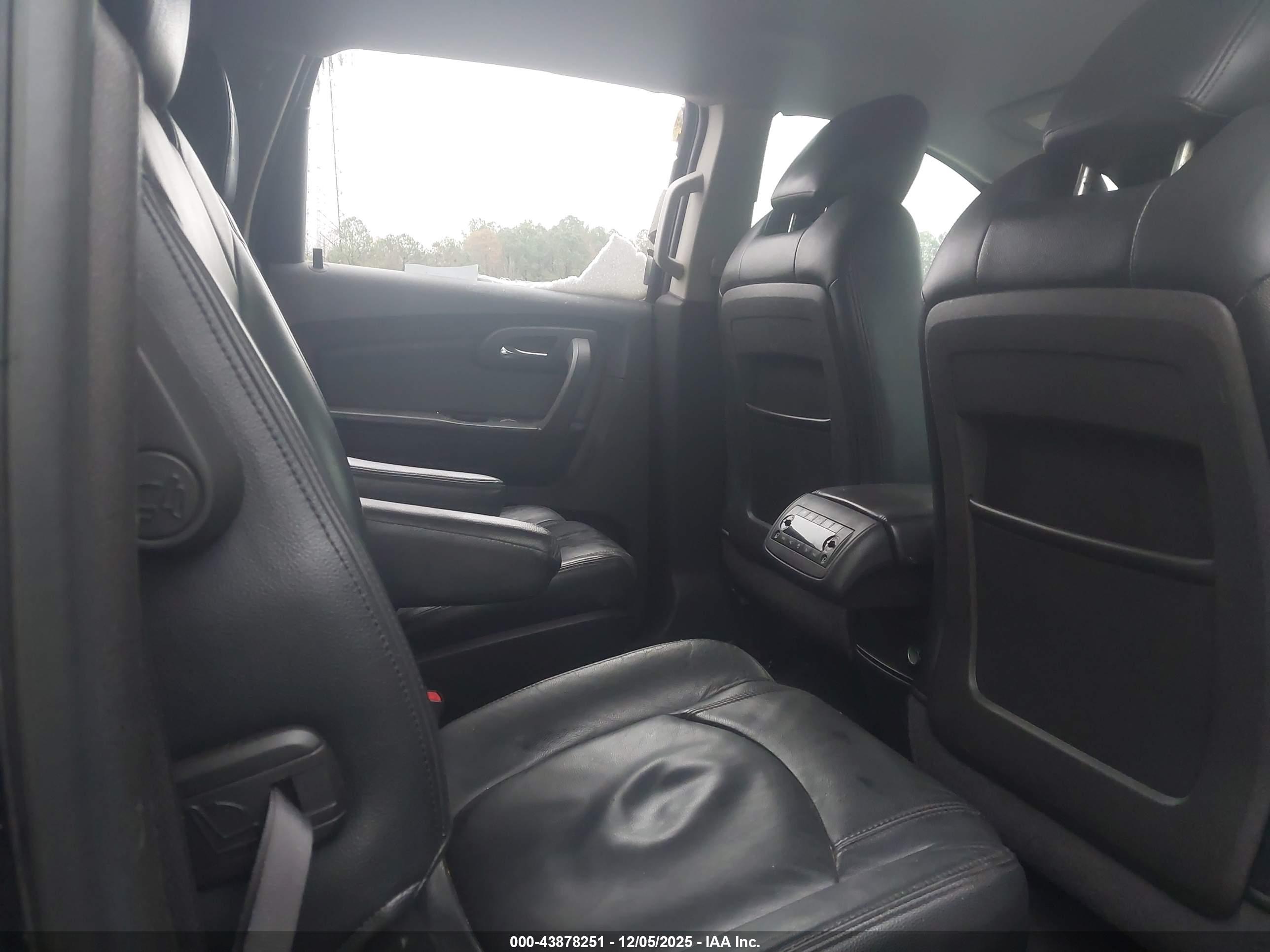 CHEVROLET TRAVERSE image 8