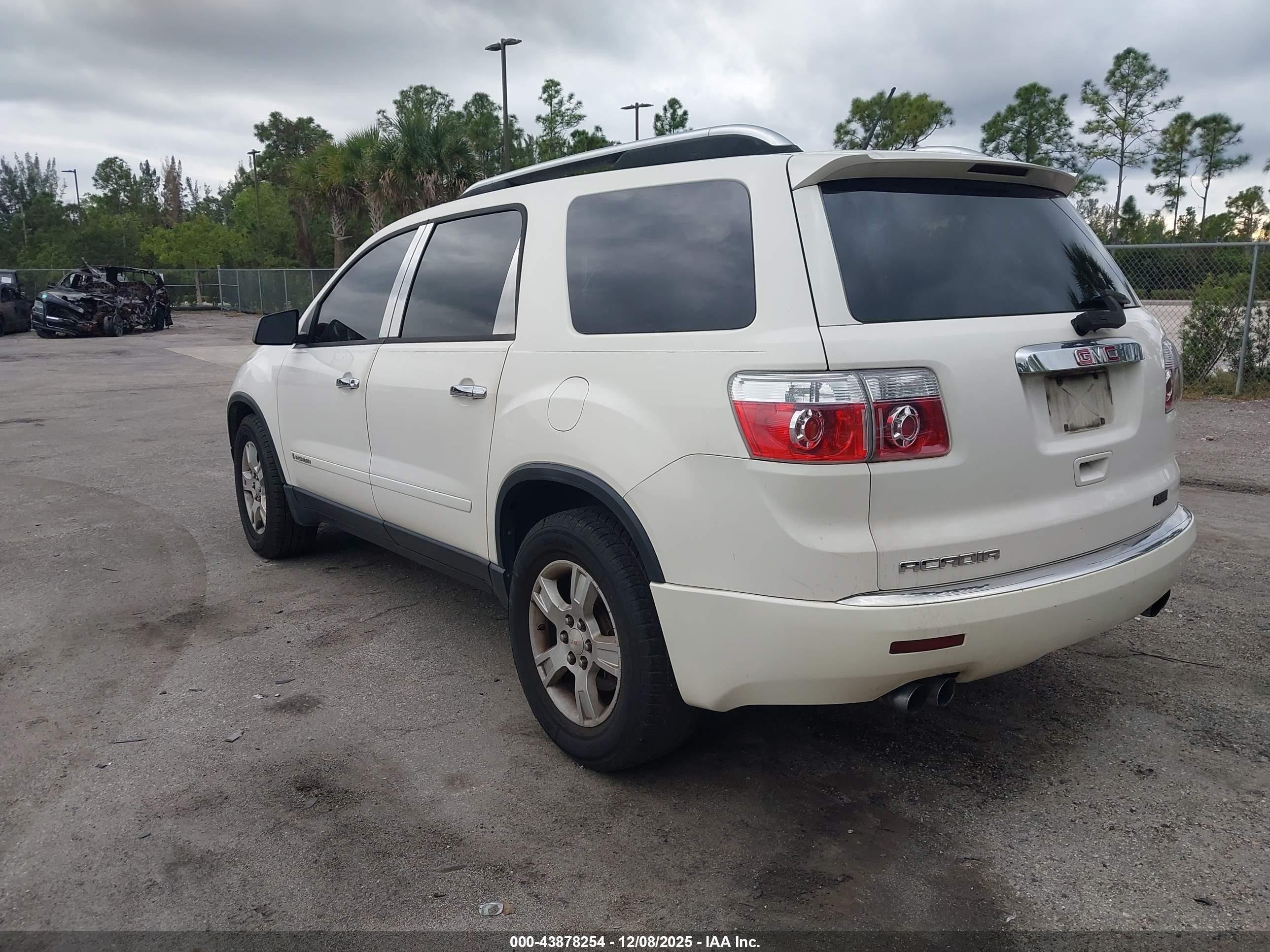 GMC ACADIA image 3