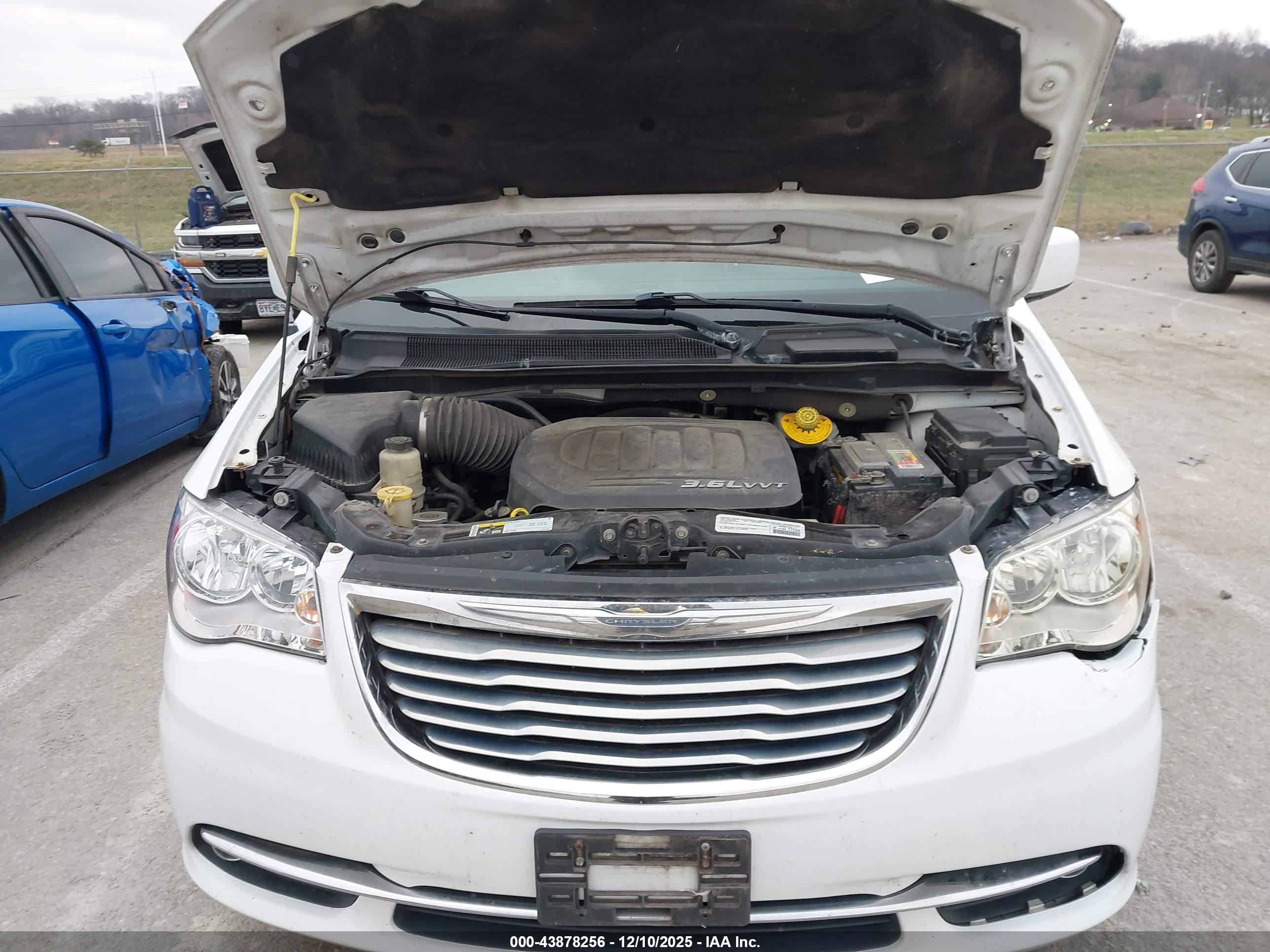 CHRYSLER TOWN image 10