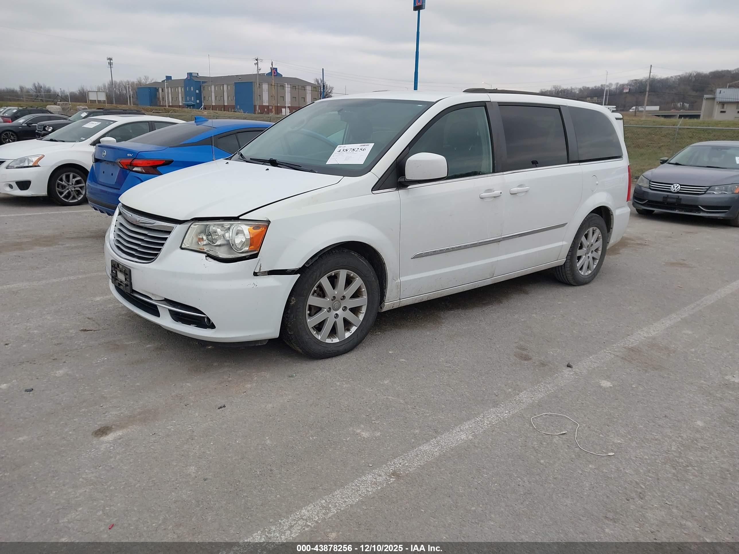CHRYSLER TOWN image 2