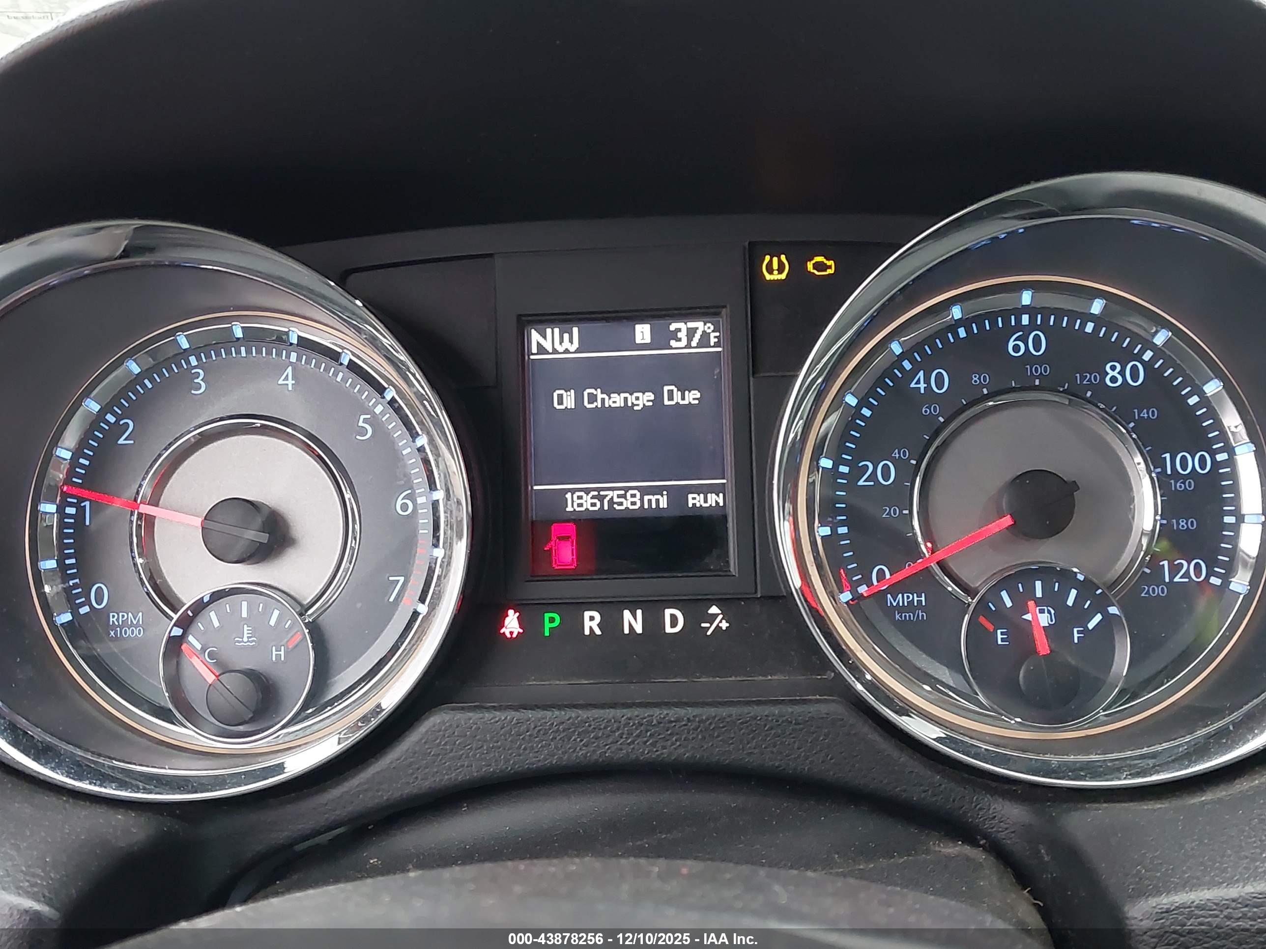 CHRYSLER TOWN image 7