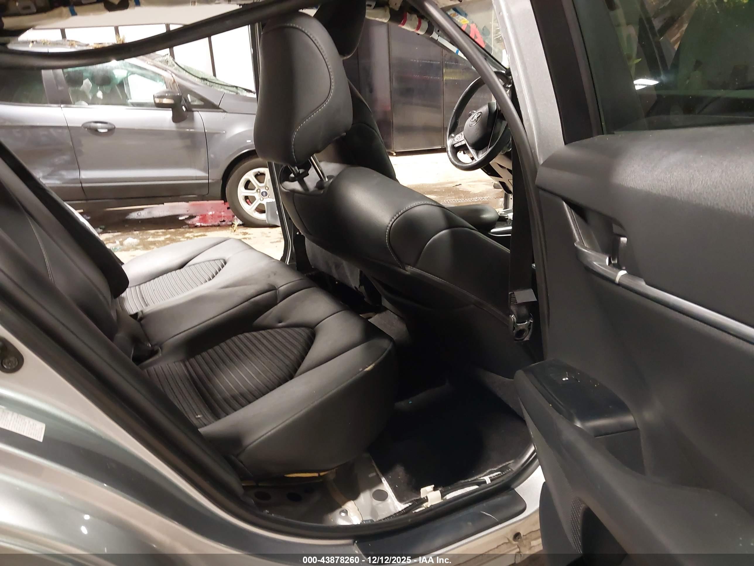 TOYOTA CAMRY image 8