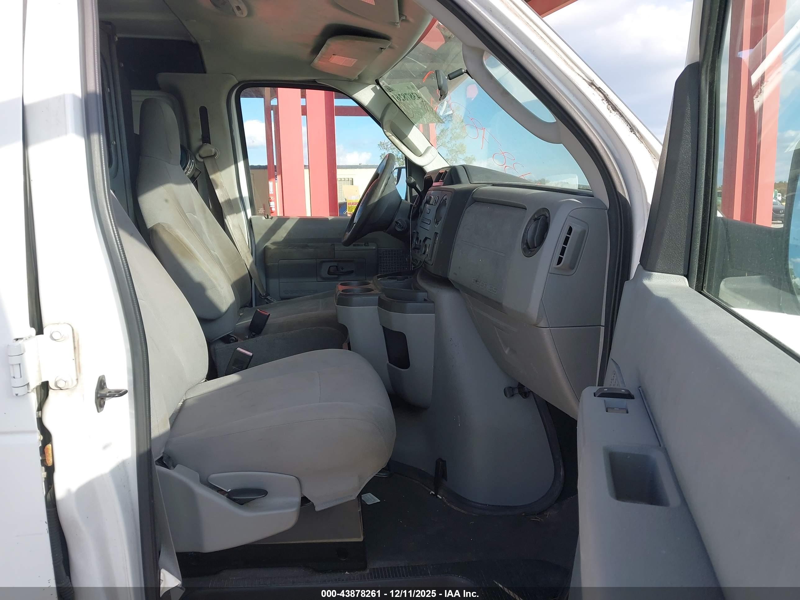 FORD E-250 image 5