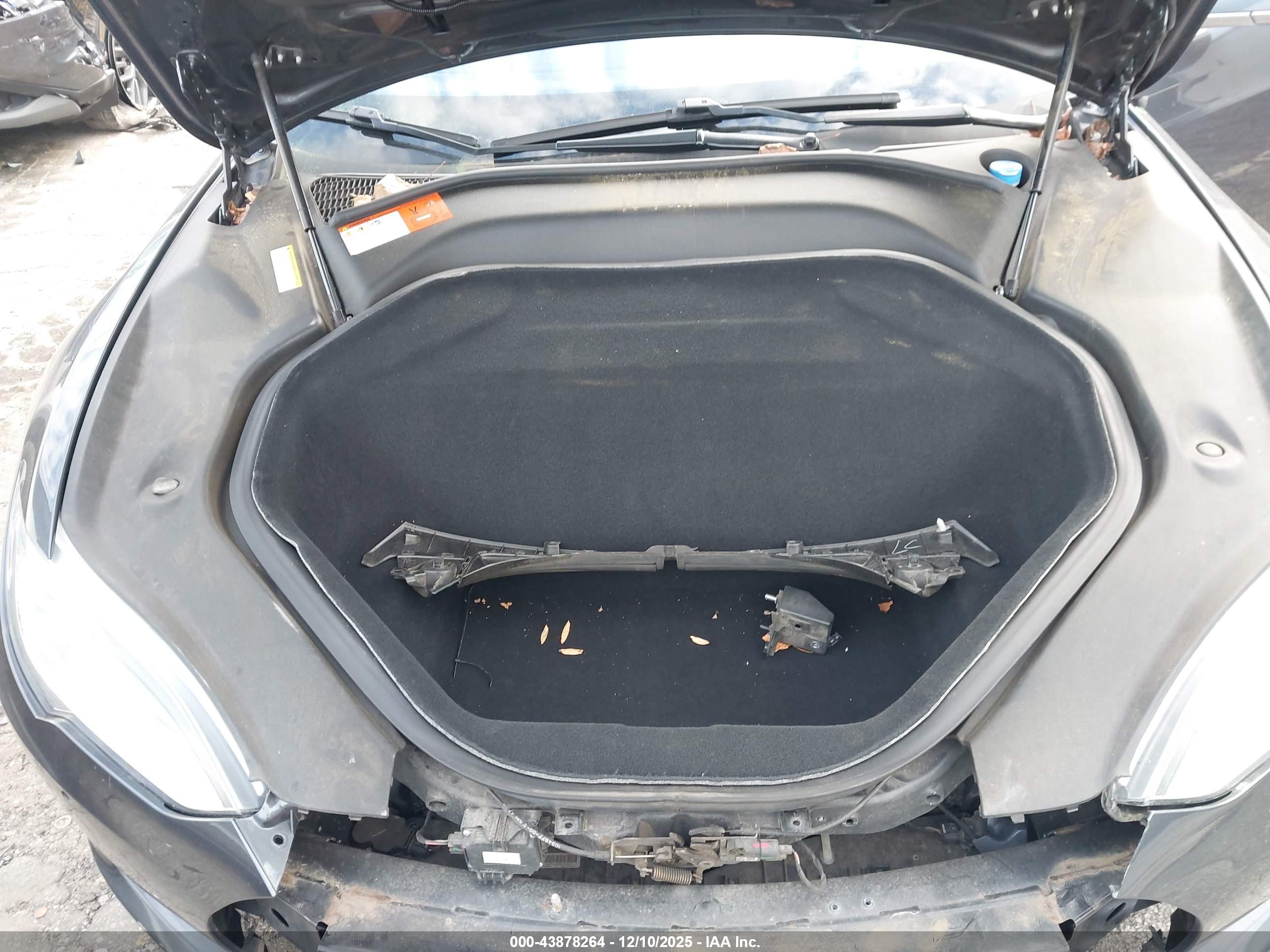 TESLA MODEL image 10