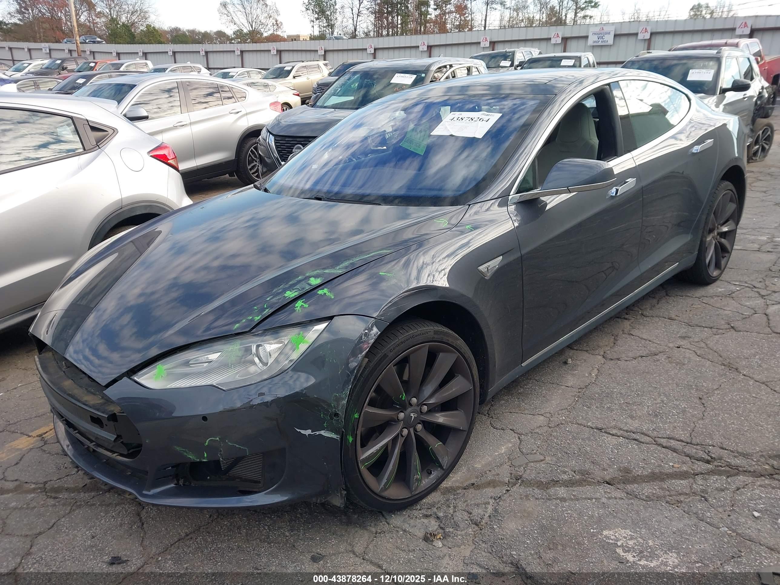TESLA MODEL image 2