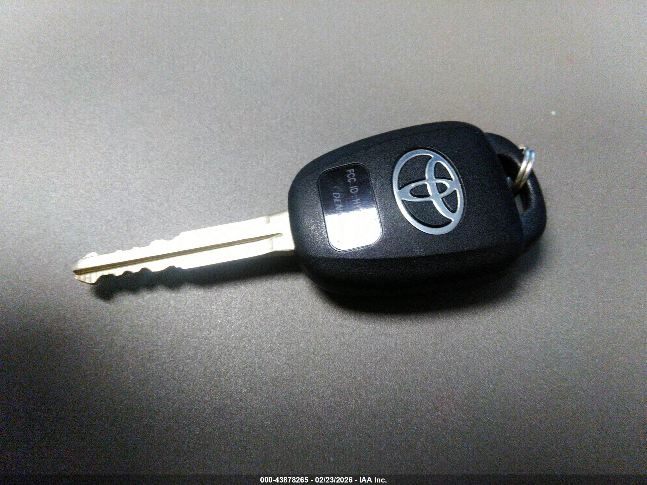 TOYOTA CAMRY image 11