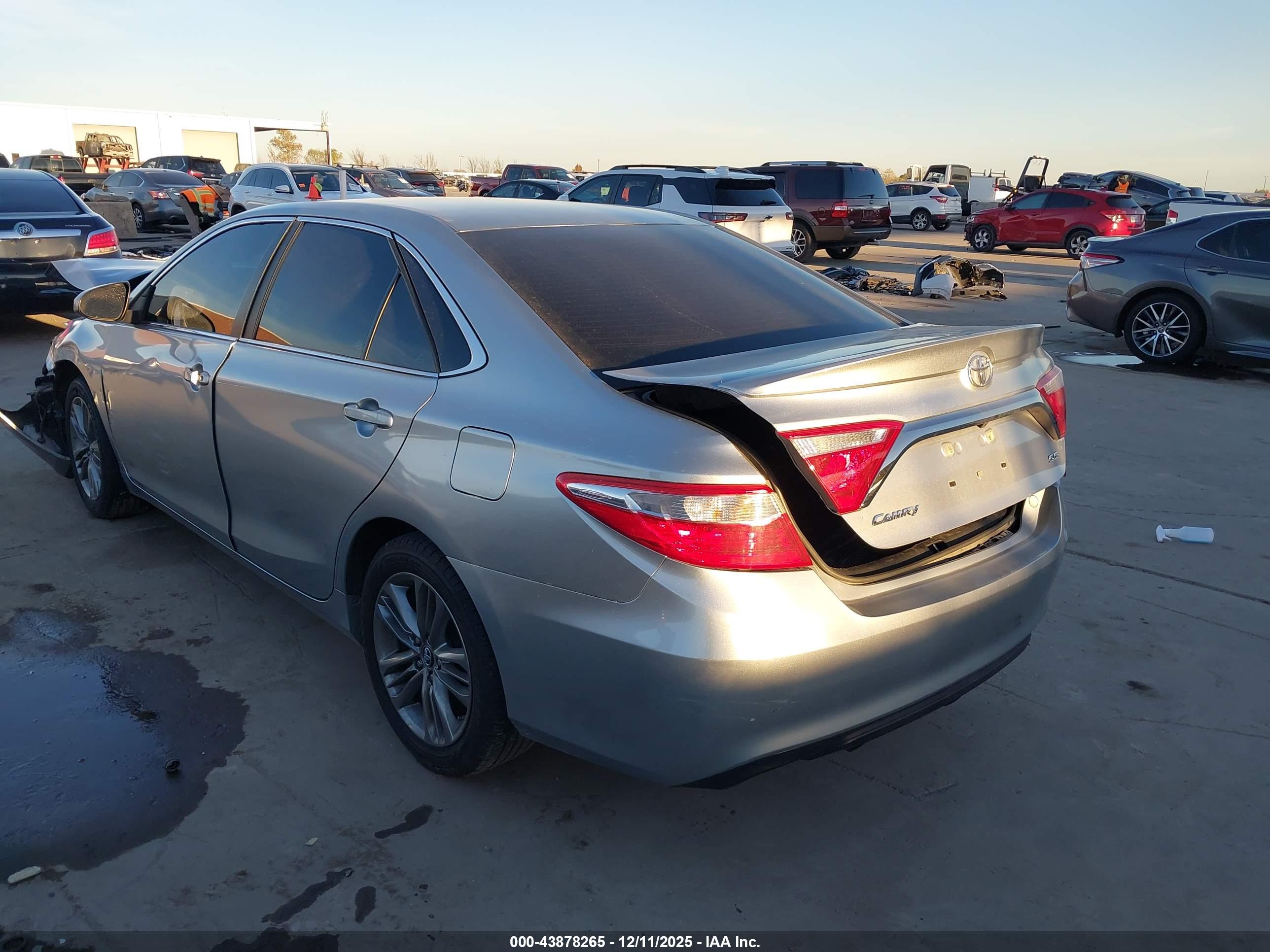 TOYOTA CAMRY image 3