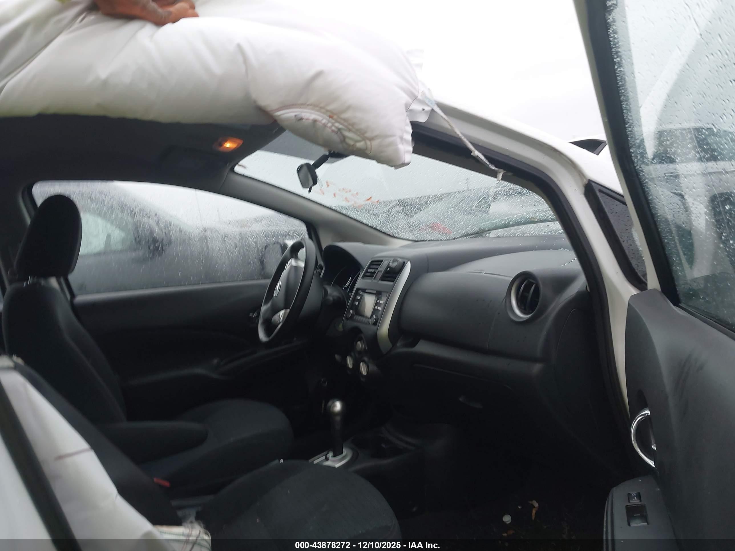 NISSAN VERSA image 5