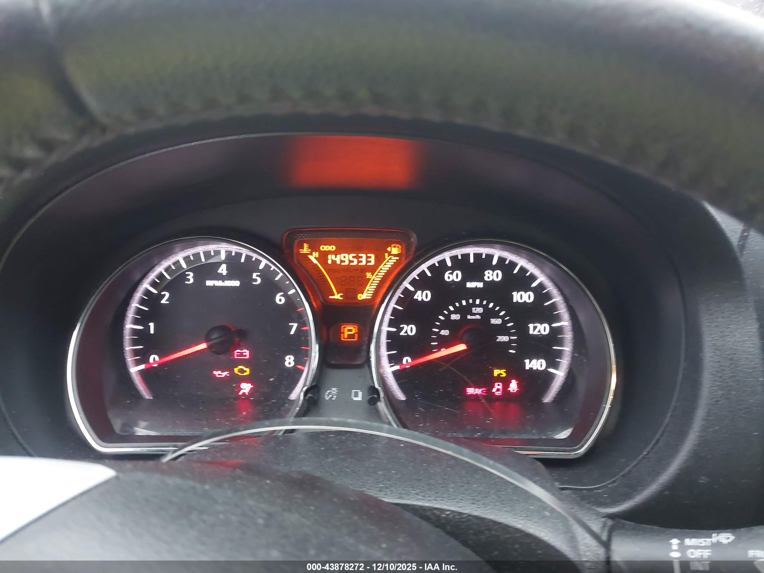 NISSAN VERSA image 7