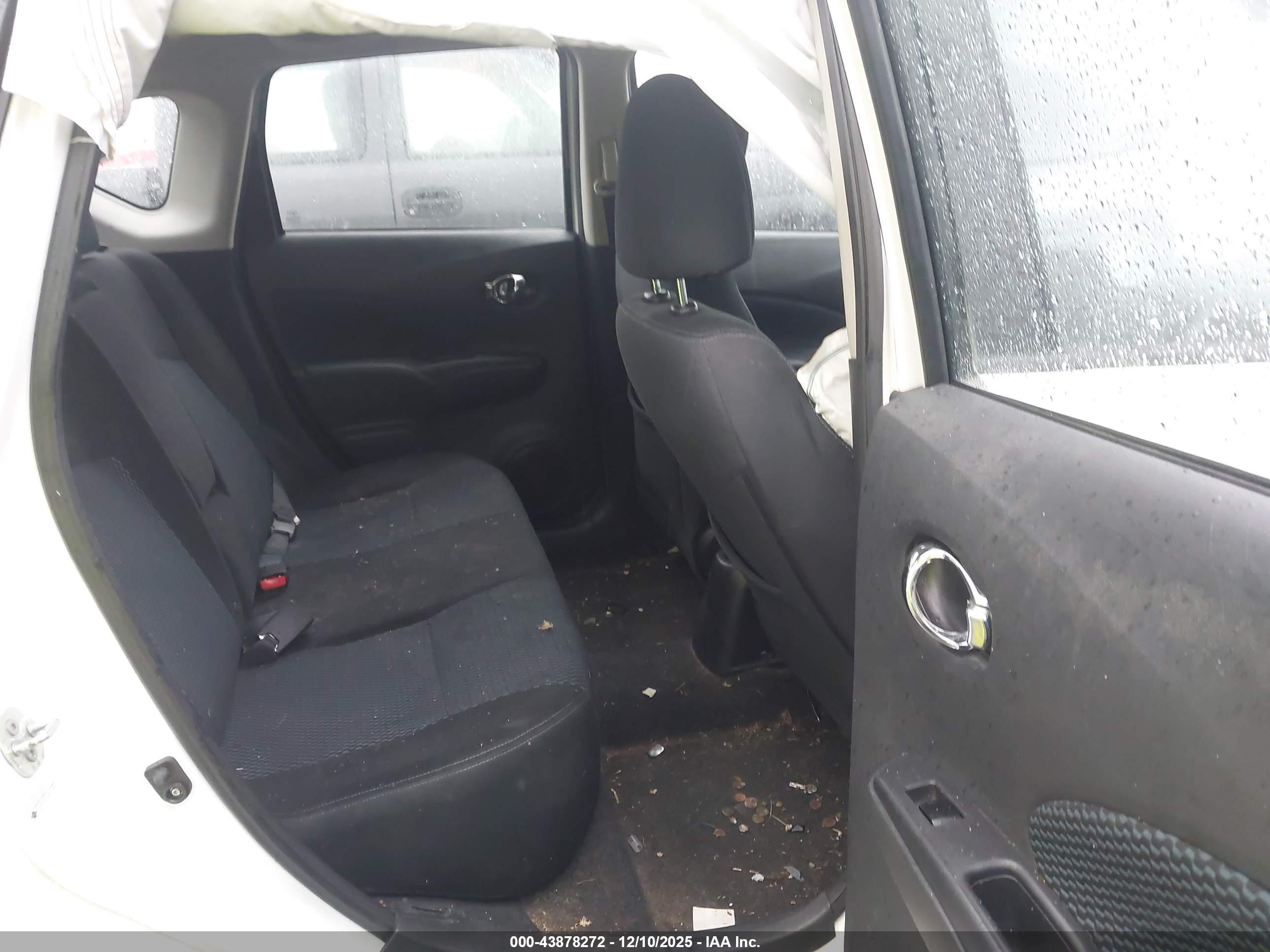 NISSAN VERSA image 8