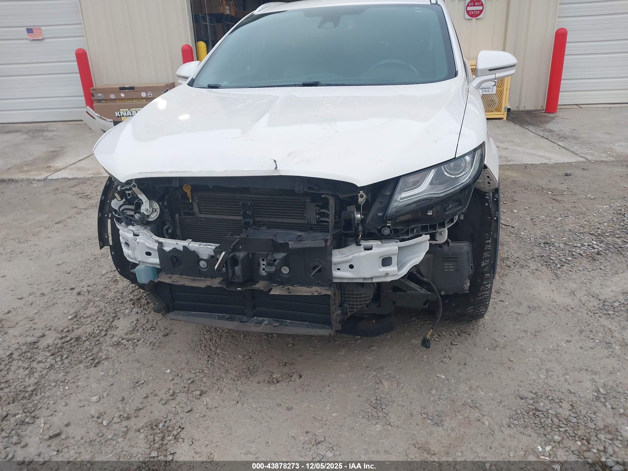 LINCOLN MKC image 6