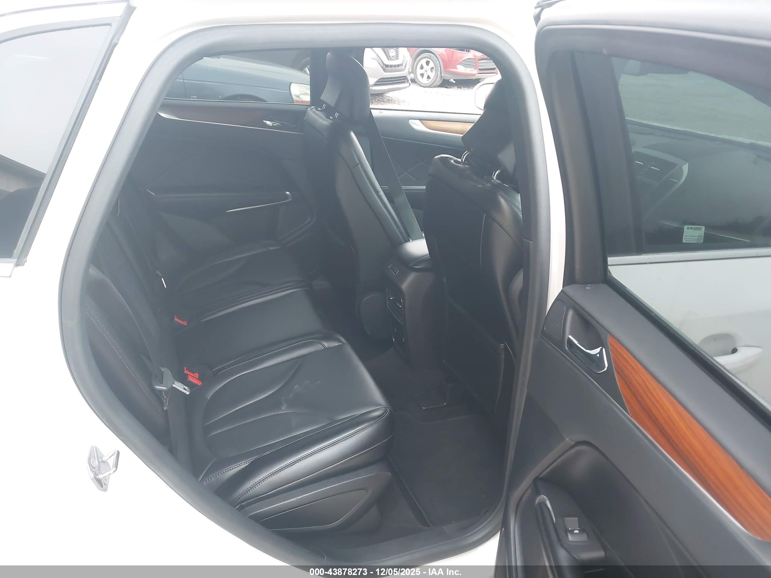 LINCOLN MKC image 8