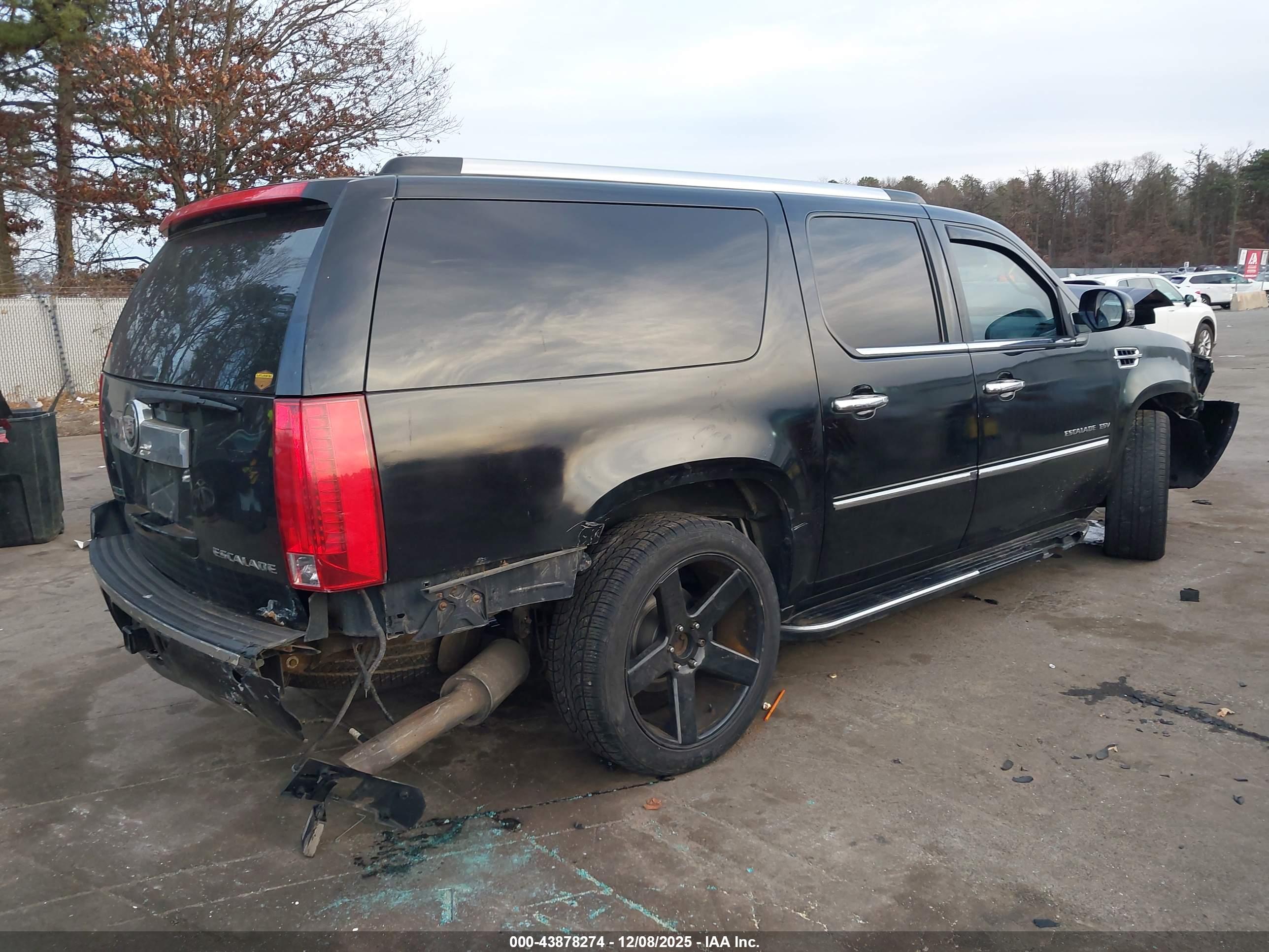 CADILLAC ESCALADE image 4