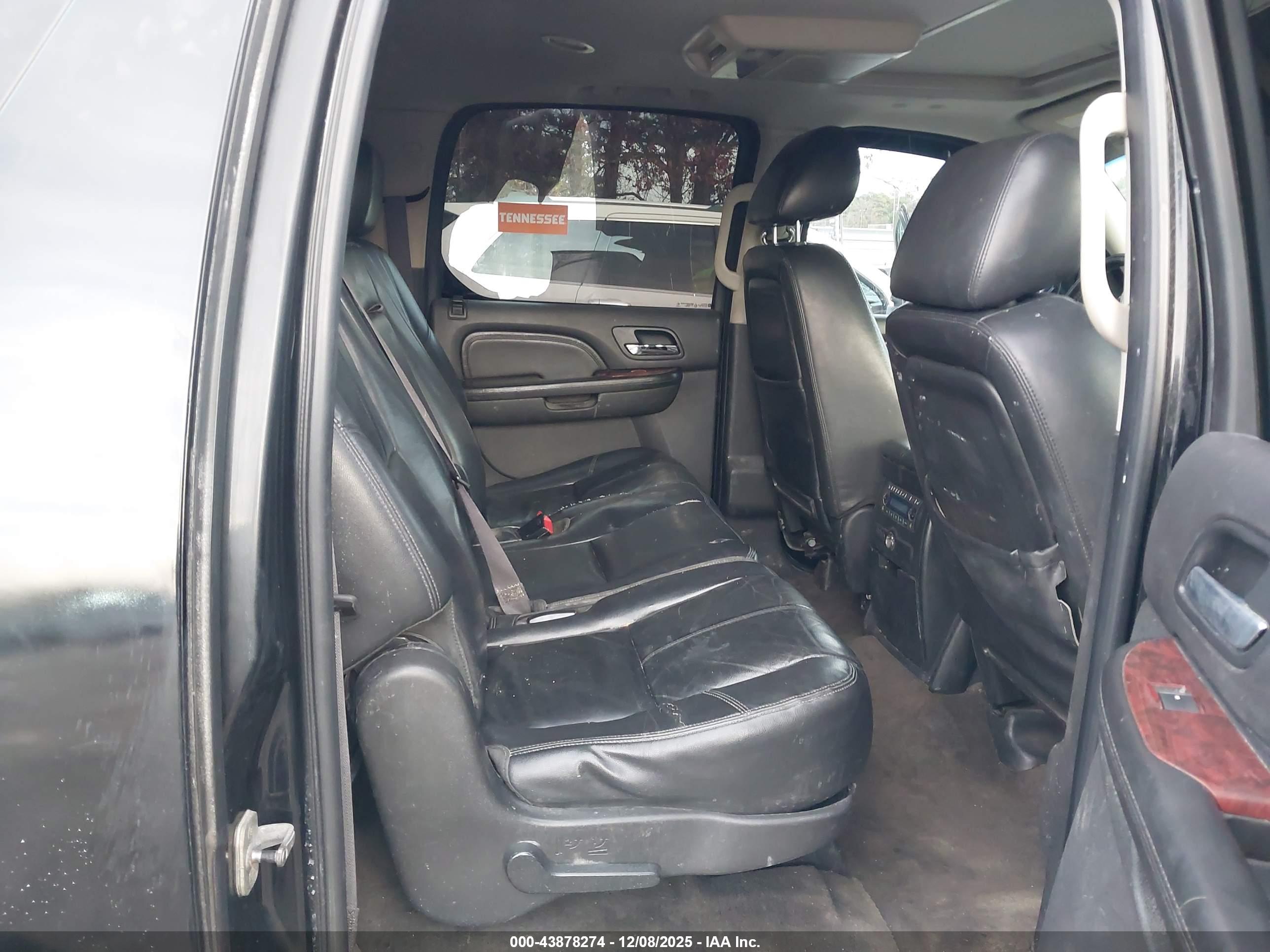 CADILLAC ESCALADE image 8