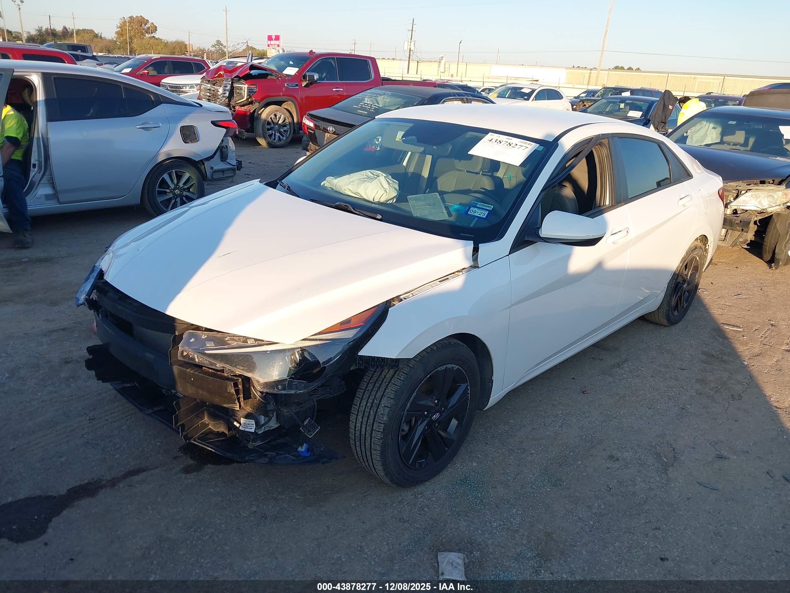 HYUNDAI ELANTRA image 2