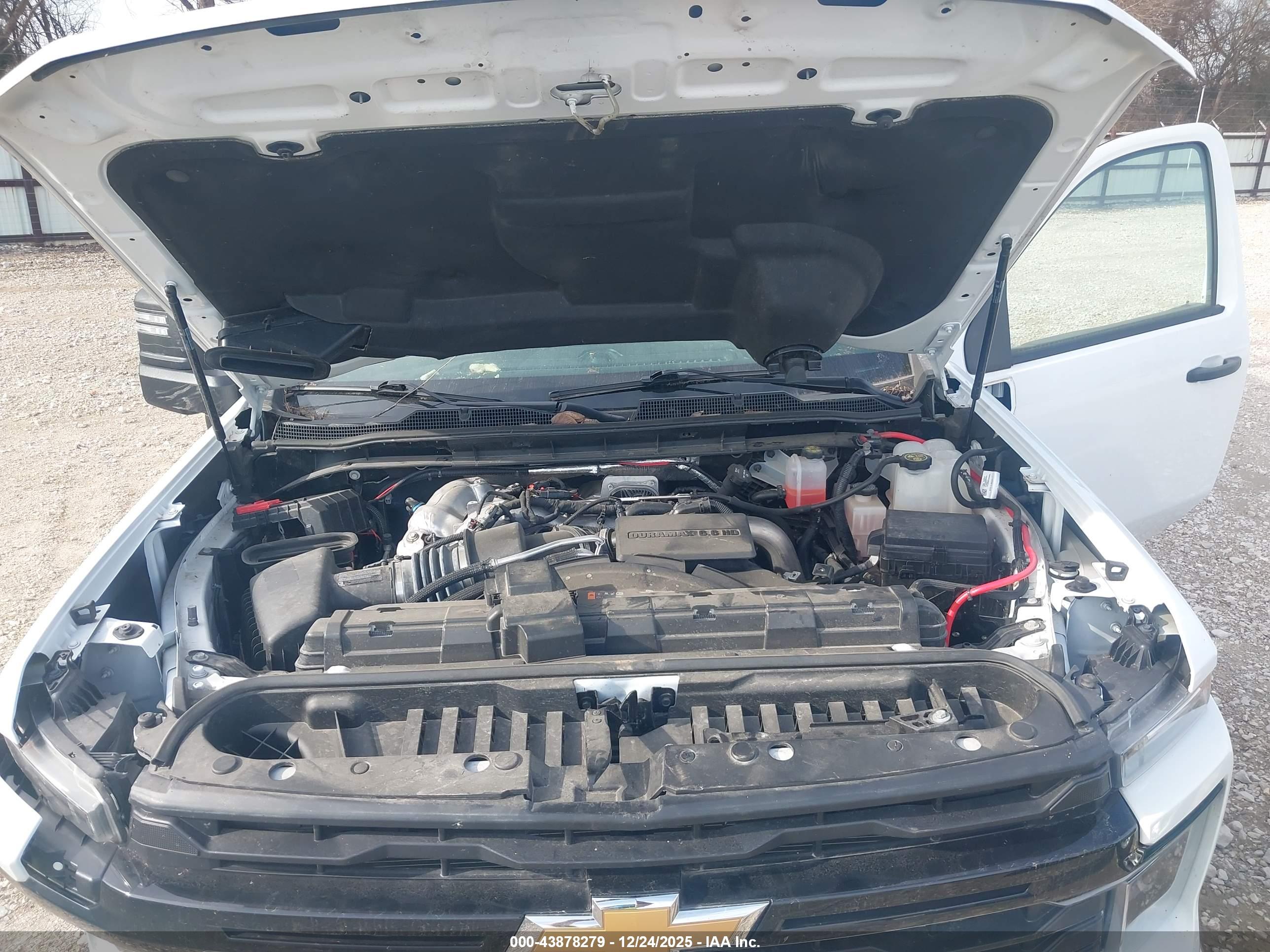 CHEVROLET SILVERADO image 10
