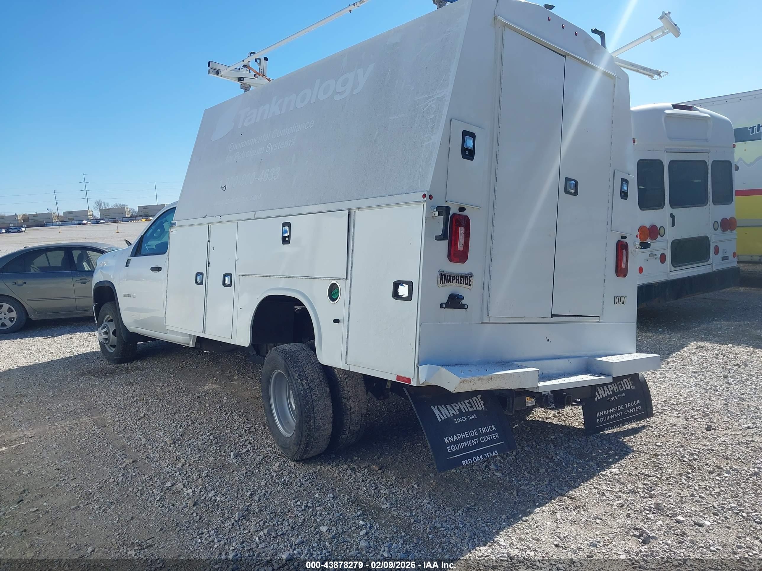 CHEVROLET SILVERADO image 3