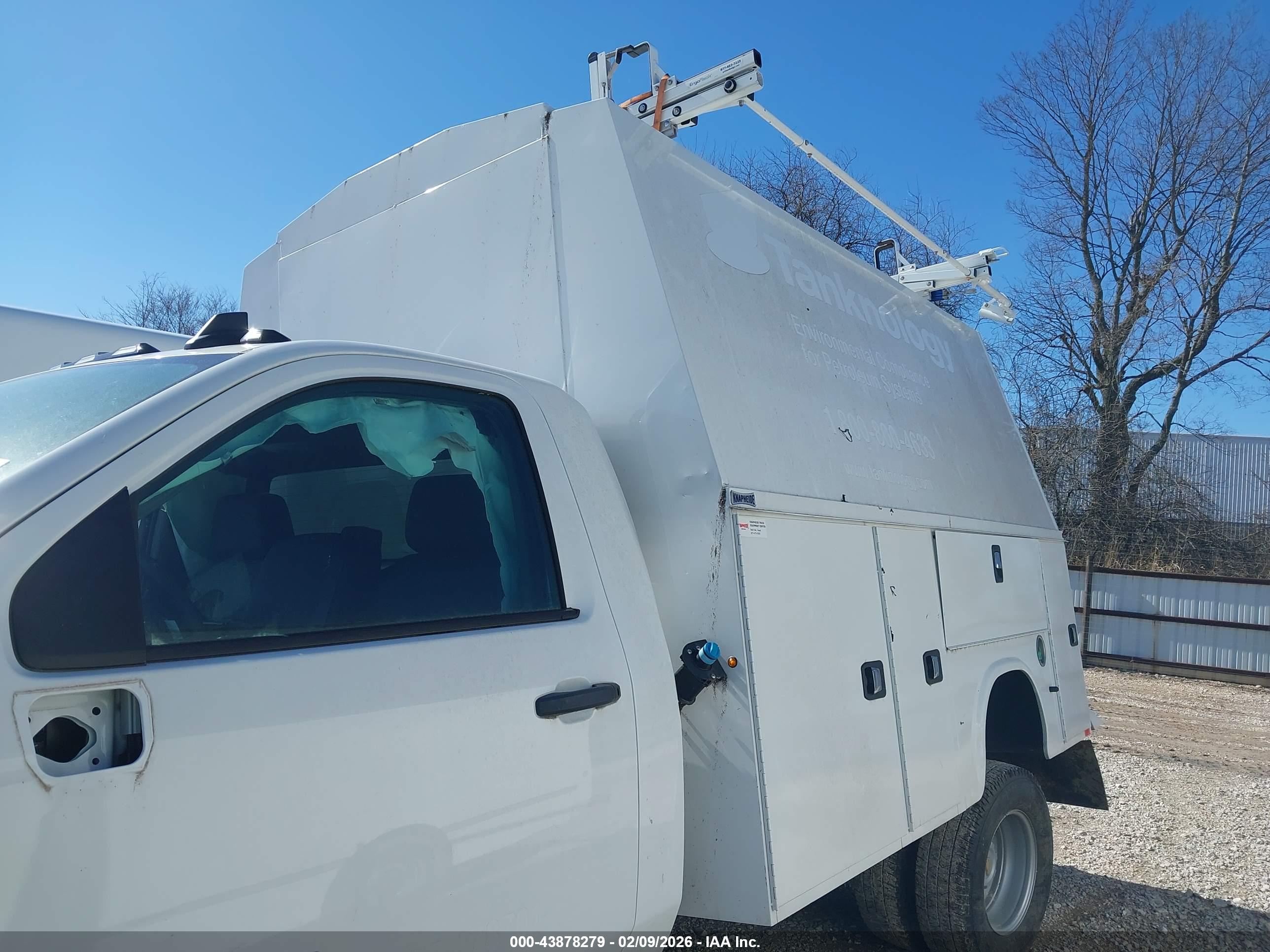 CHEVROLET SILVERADO image 7