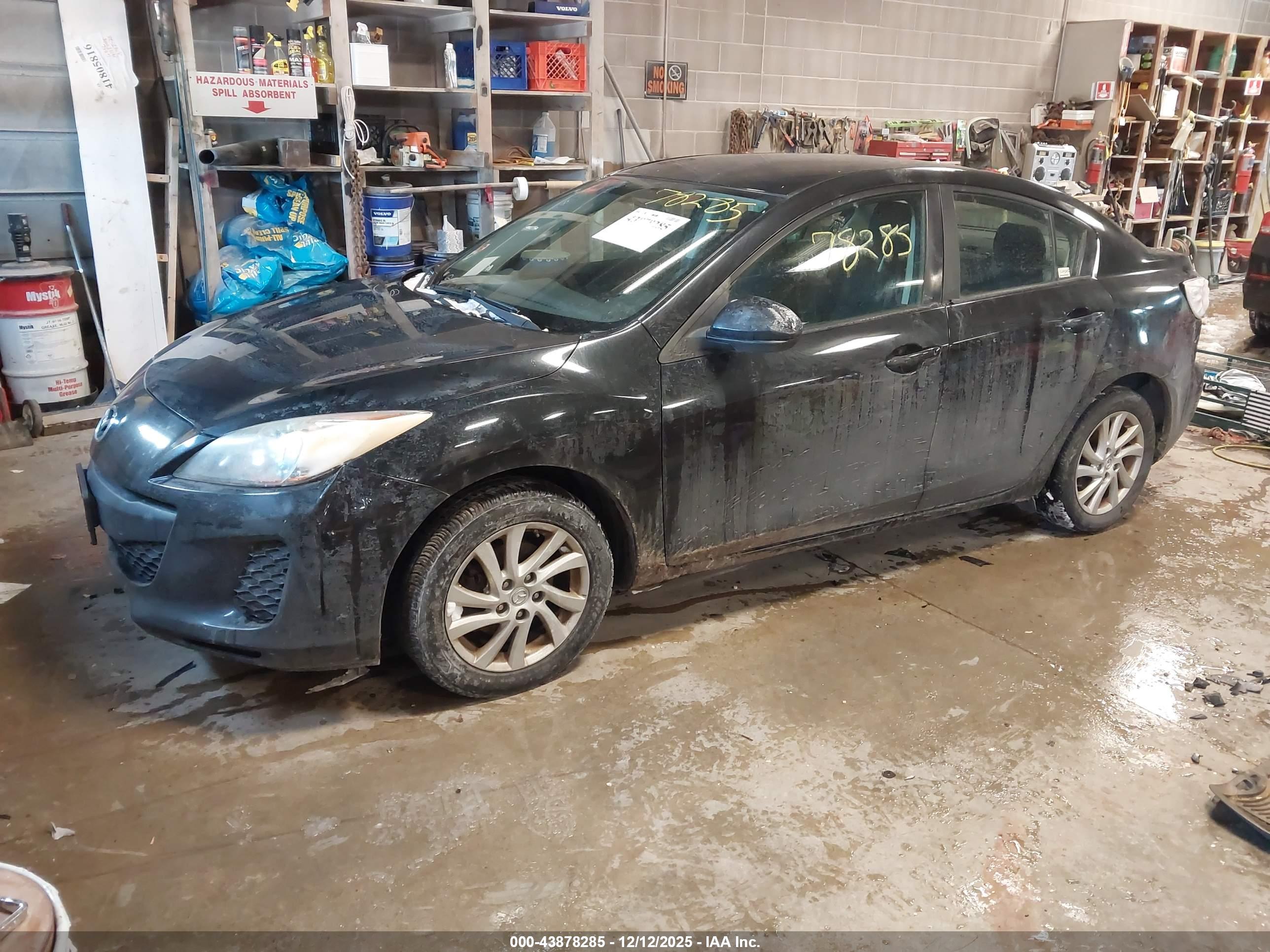 MAZDA MAZDA3 image 2