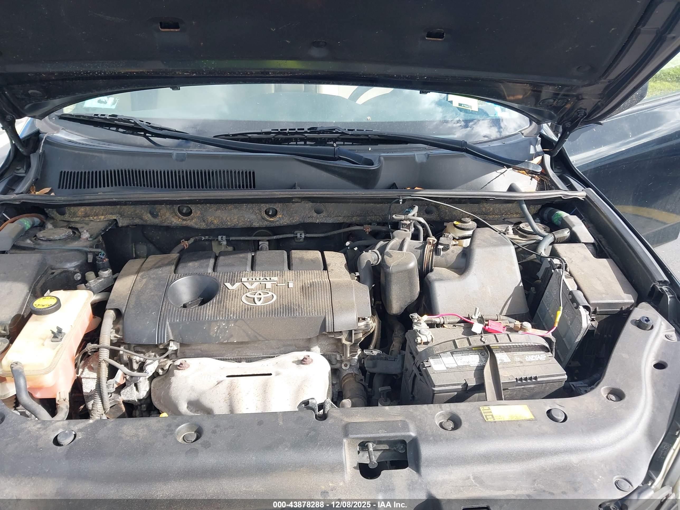 TOYOTA RAV4 image 10