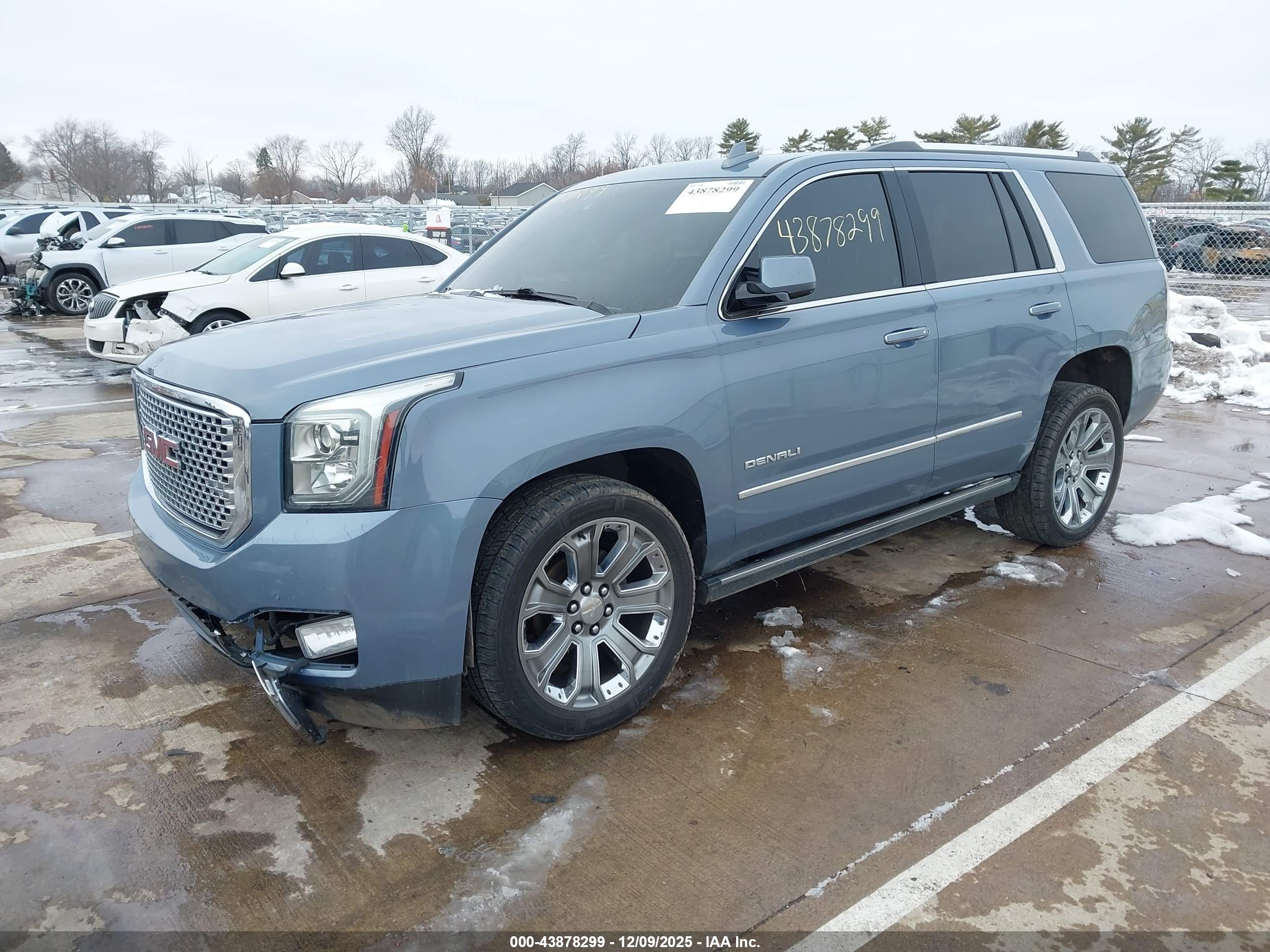 GMC YUKON image 2