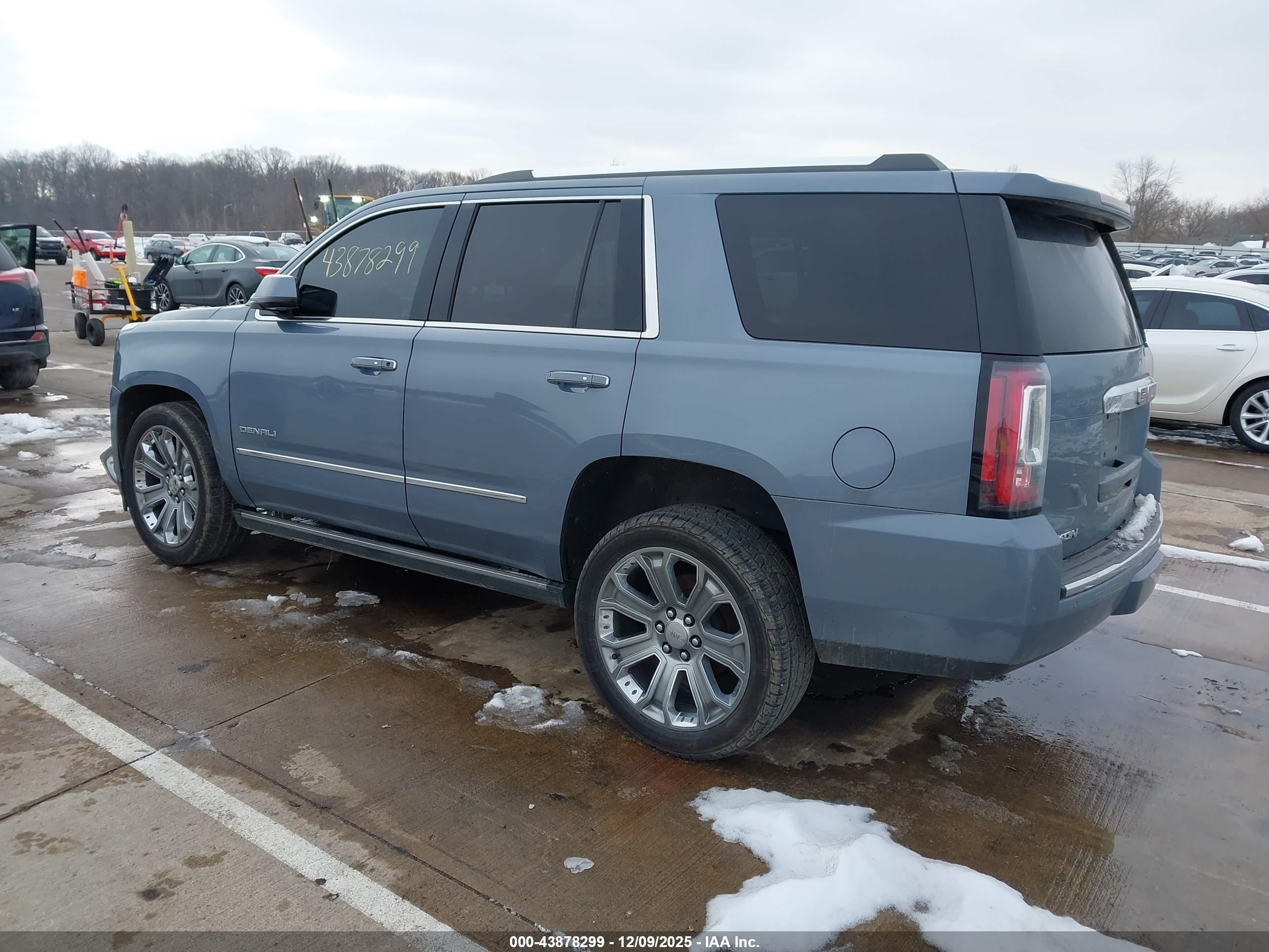 GMC YUKON image 3