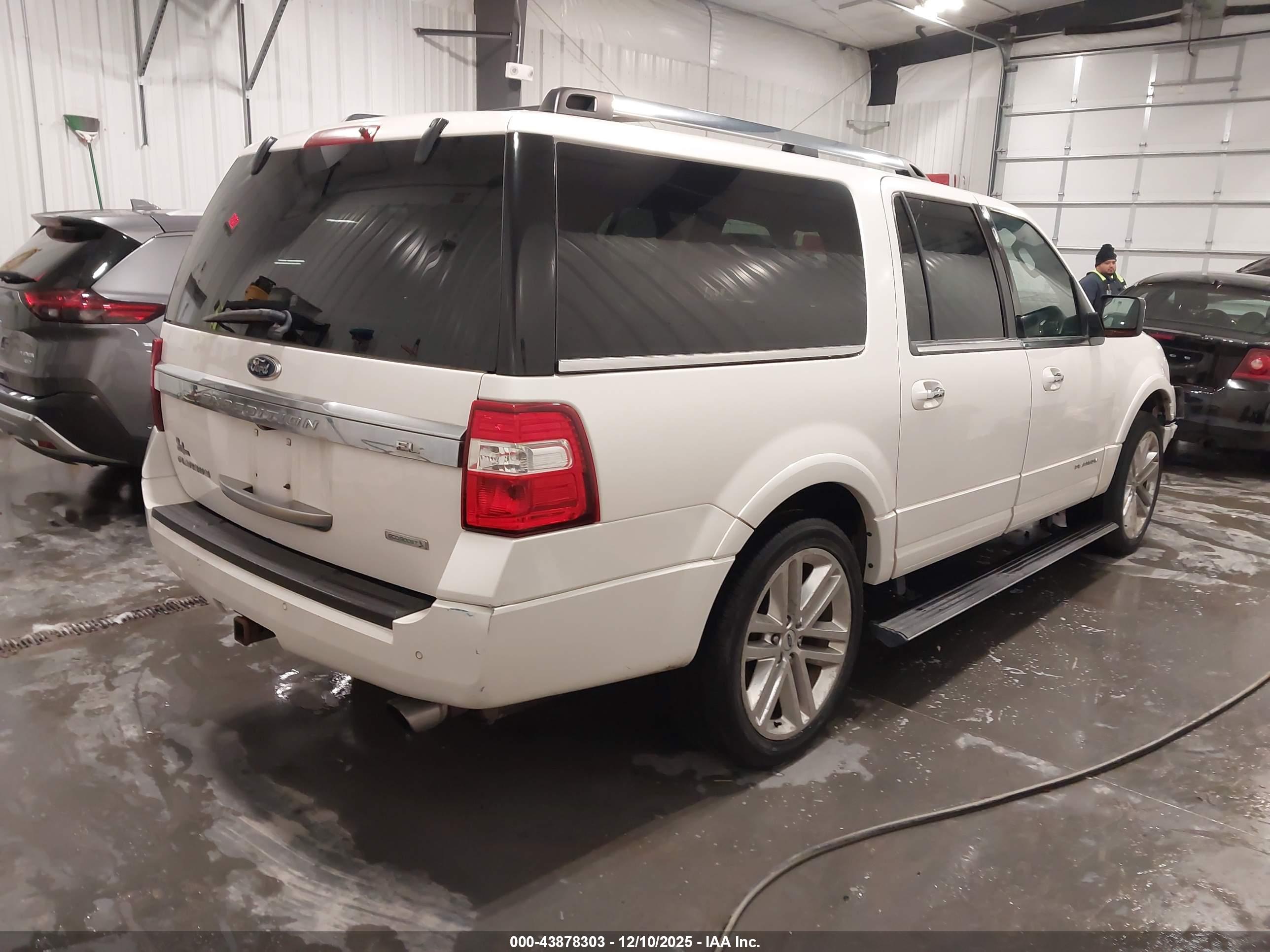 FORD EXPEDITION image 4