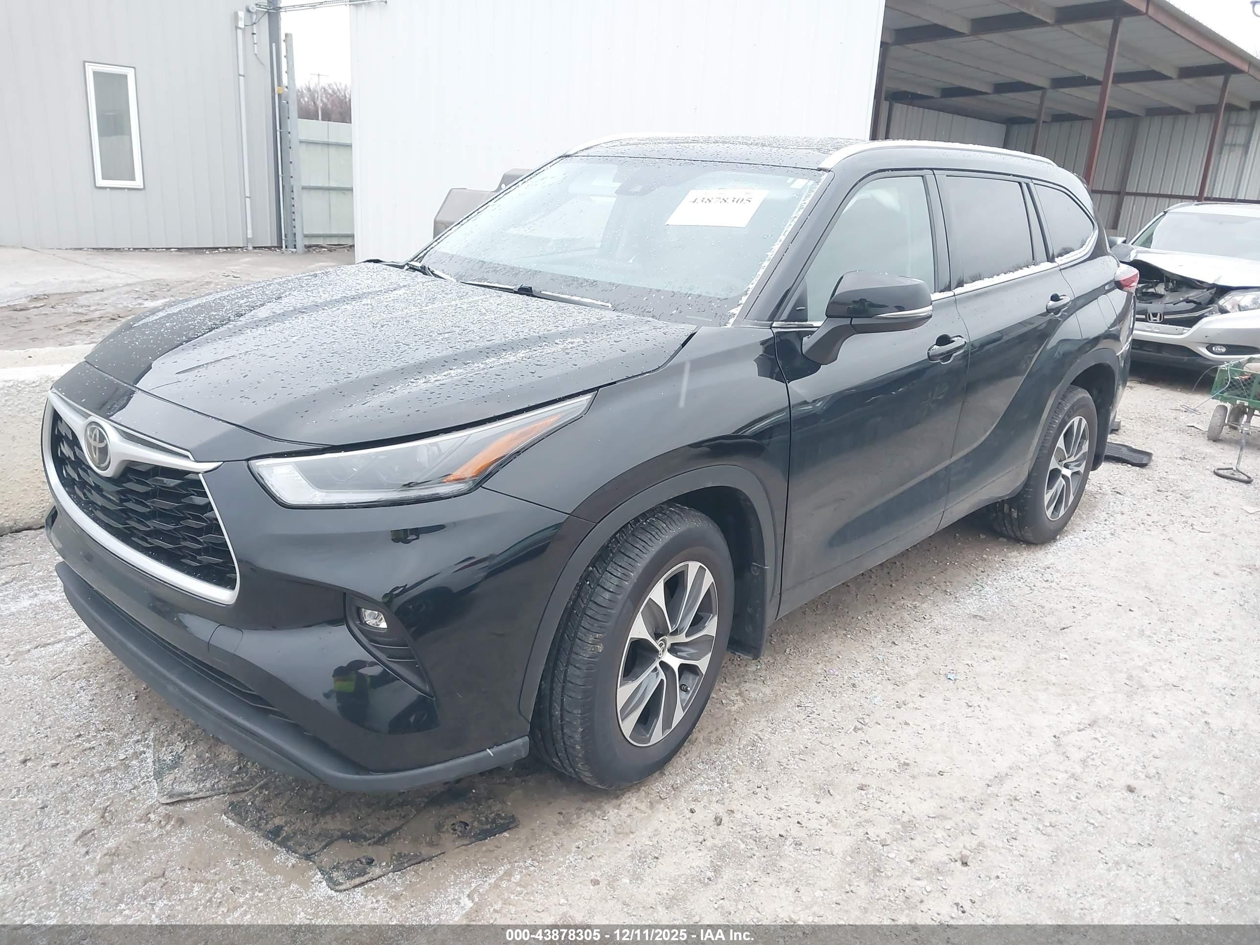 TOYOTA HIGHLANDER image 2