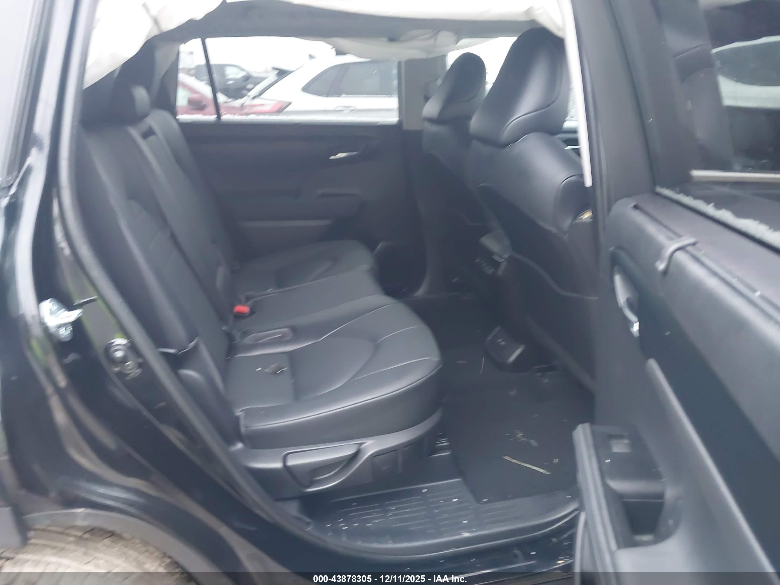 TOYOTA HIGHLANDER image 8