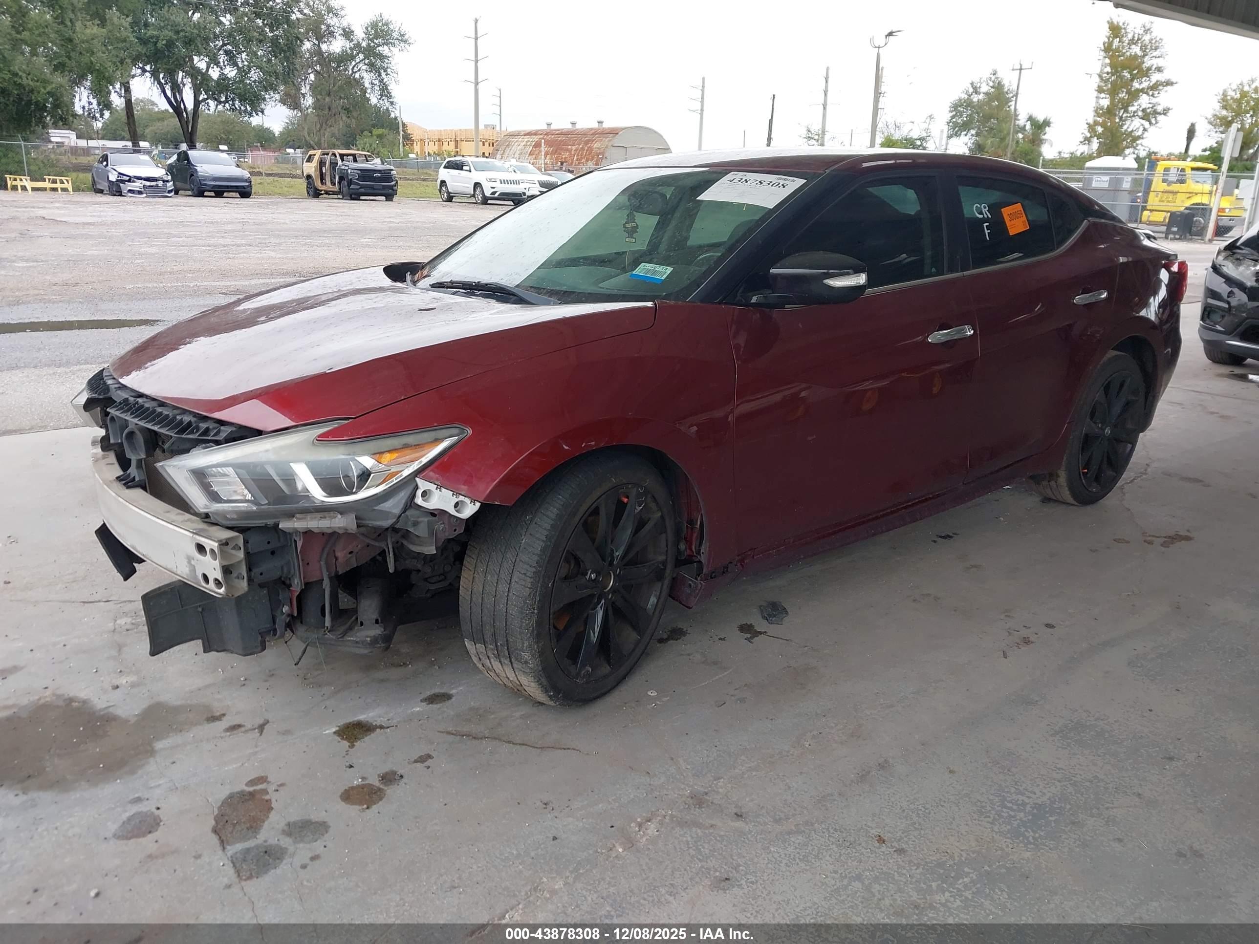 NISSAN MAXIMA image 2