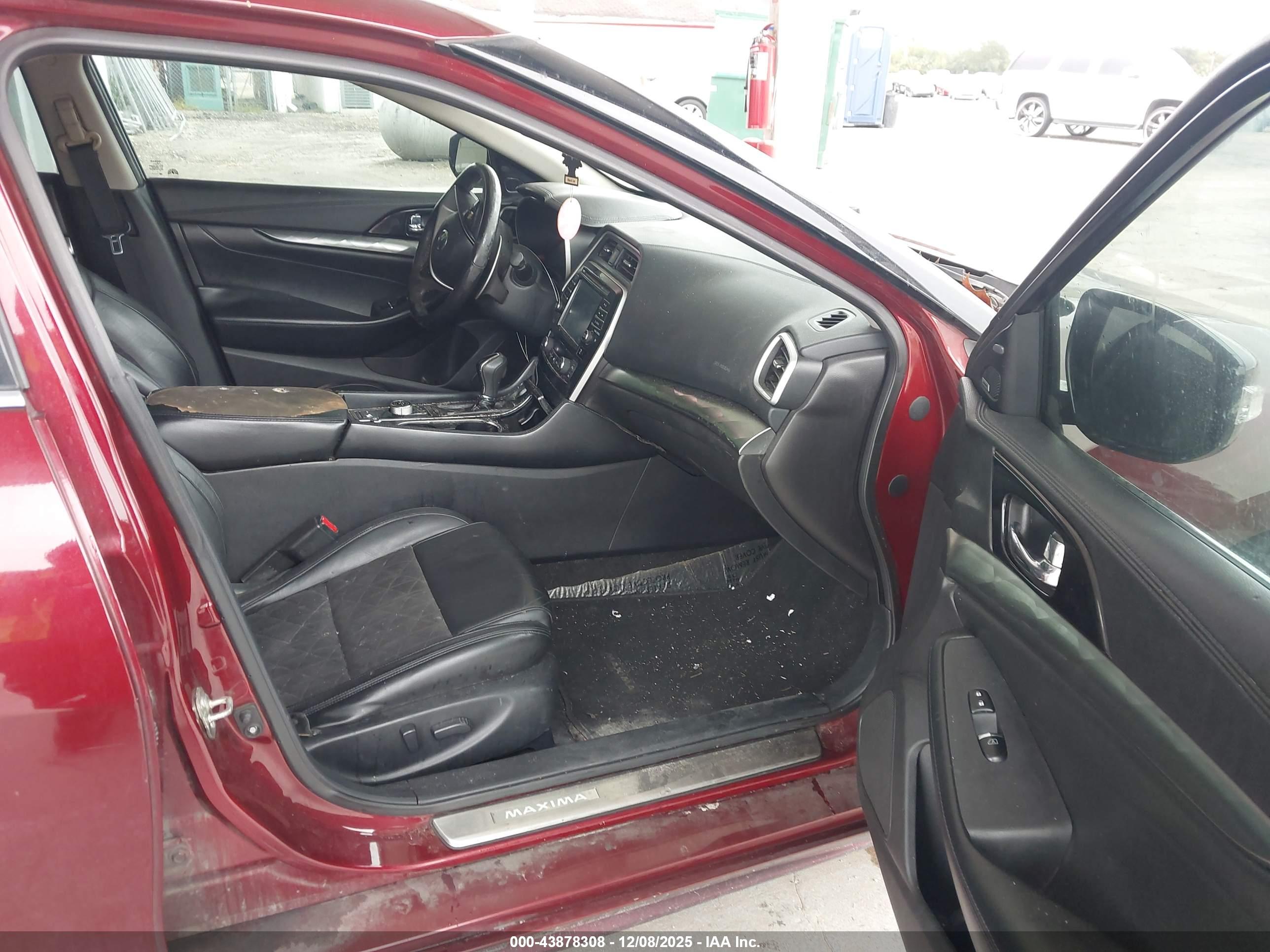 NISSAN MAXIMA image 5