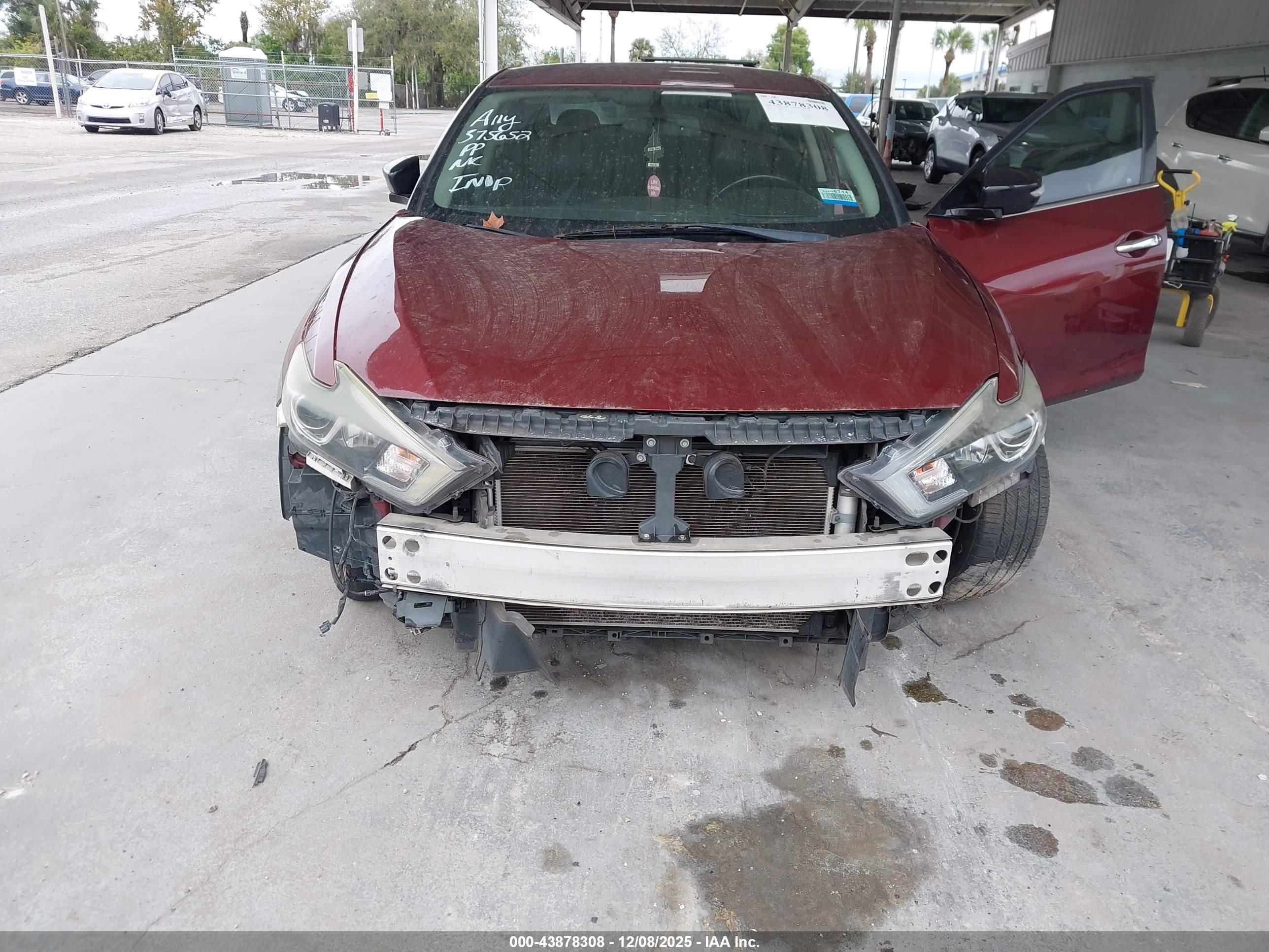 NISSAN MAXIMA image 6