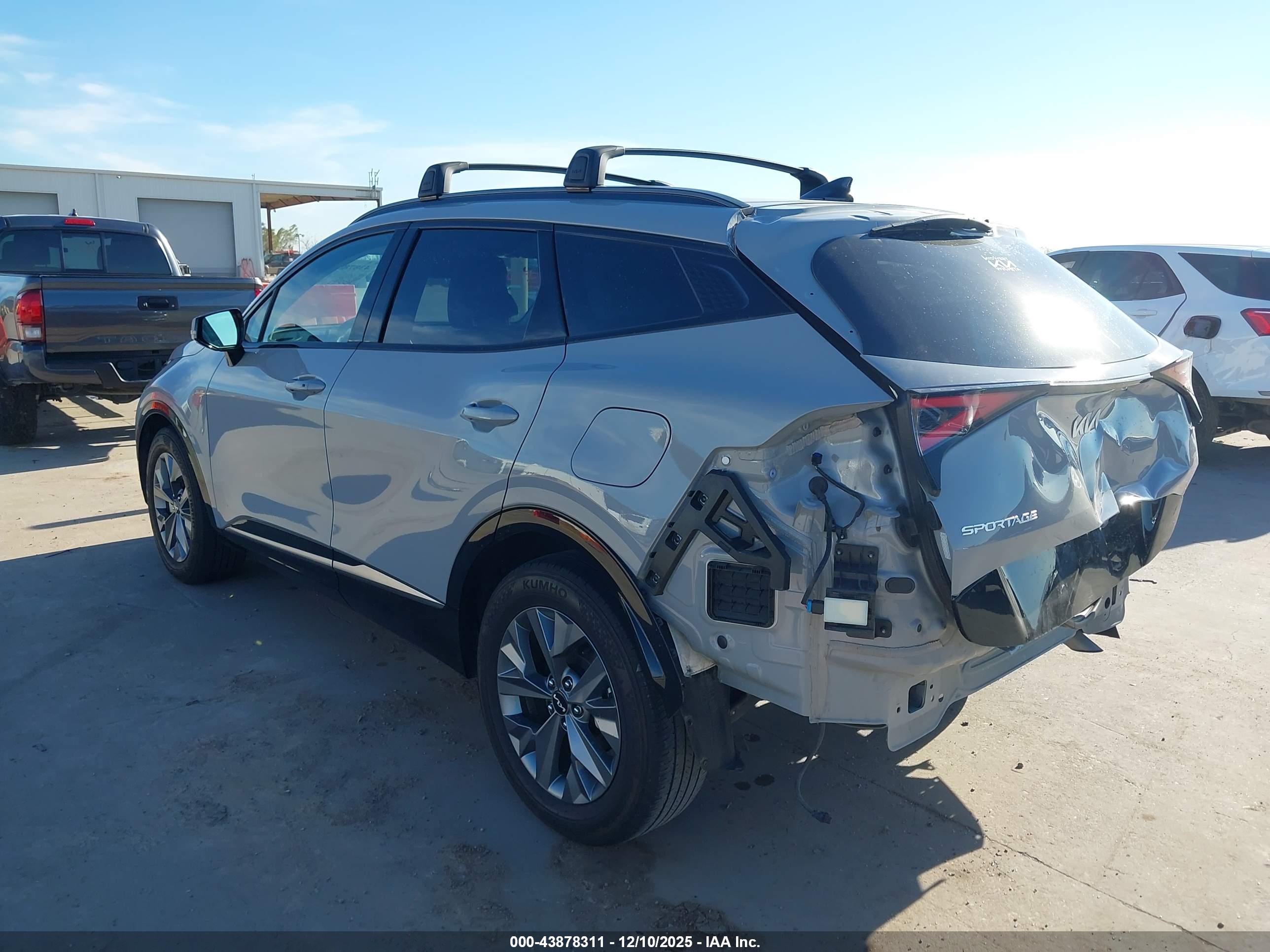 KIA SPORTAGE image 3